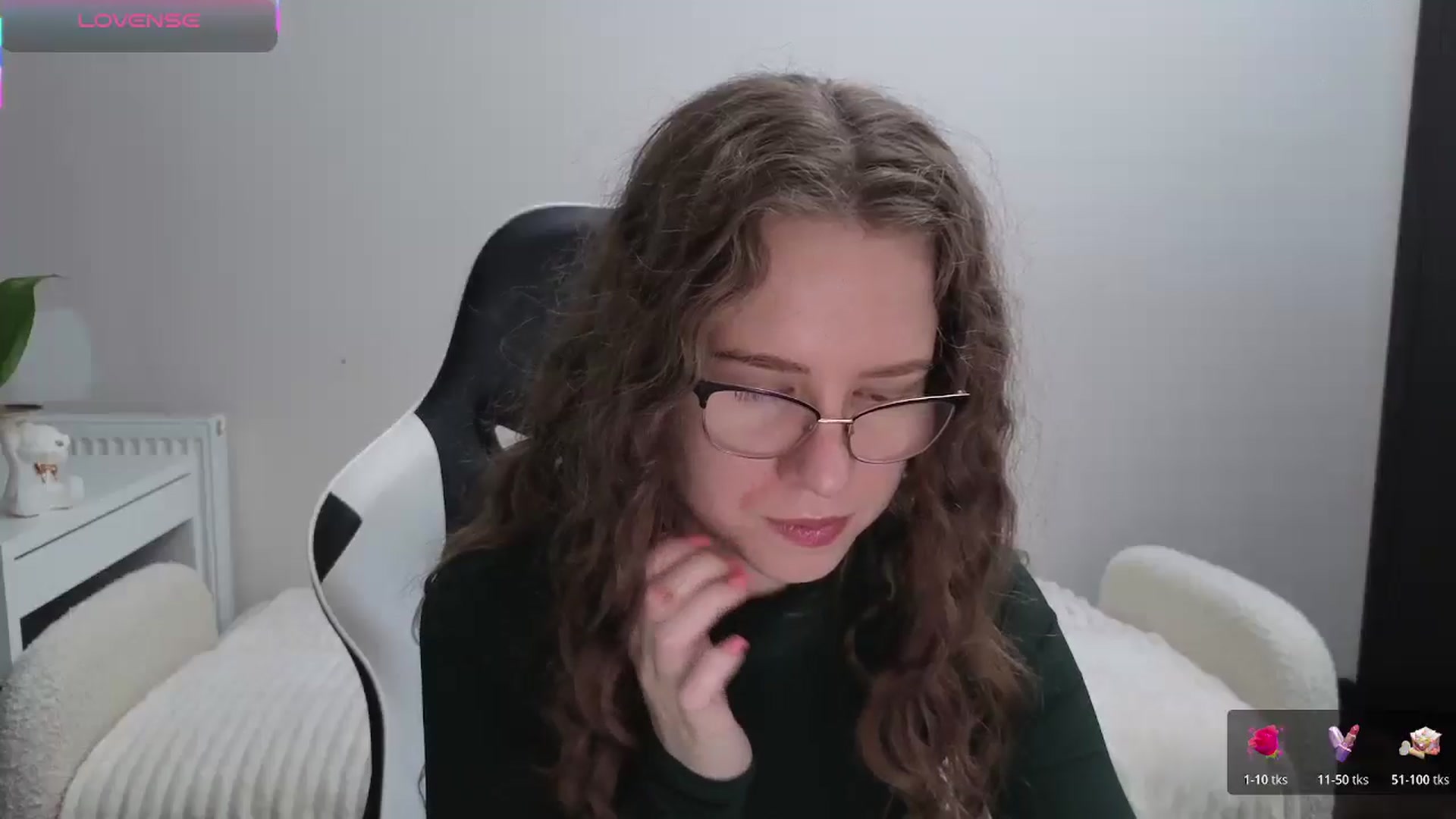 Gallery image thumbnail from BlueFlowerr's myfreecams stream on, 11/13/2025, 17:17 image 15 of 20