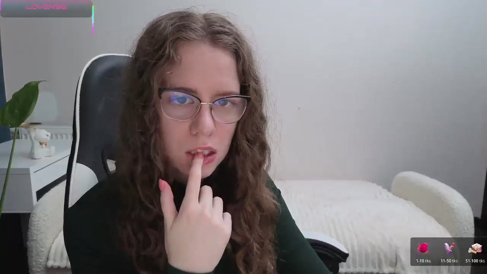 Gallery image thumbnail from BlueFlowerr's myfreecams stream on, 11/13/2025, 17:32 image 6 of 20