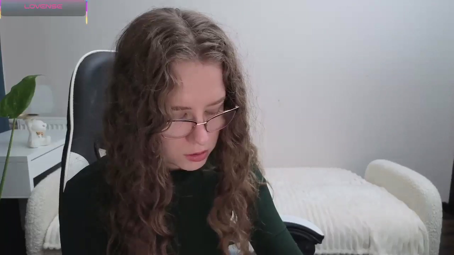 Gallery image thumbnail from BlueFlowerr's myfreecams stream on, 11/13/2025, 17:32 image 19 of 20