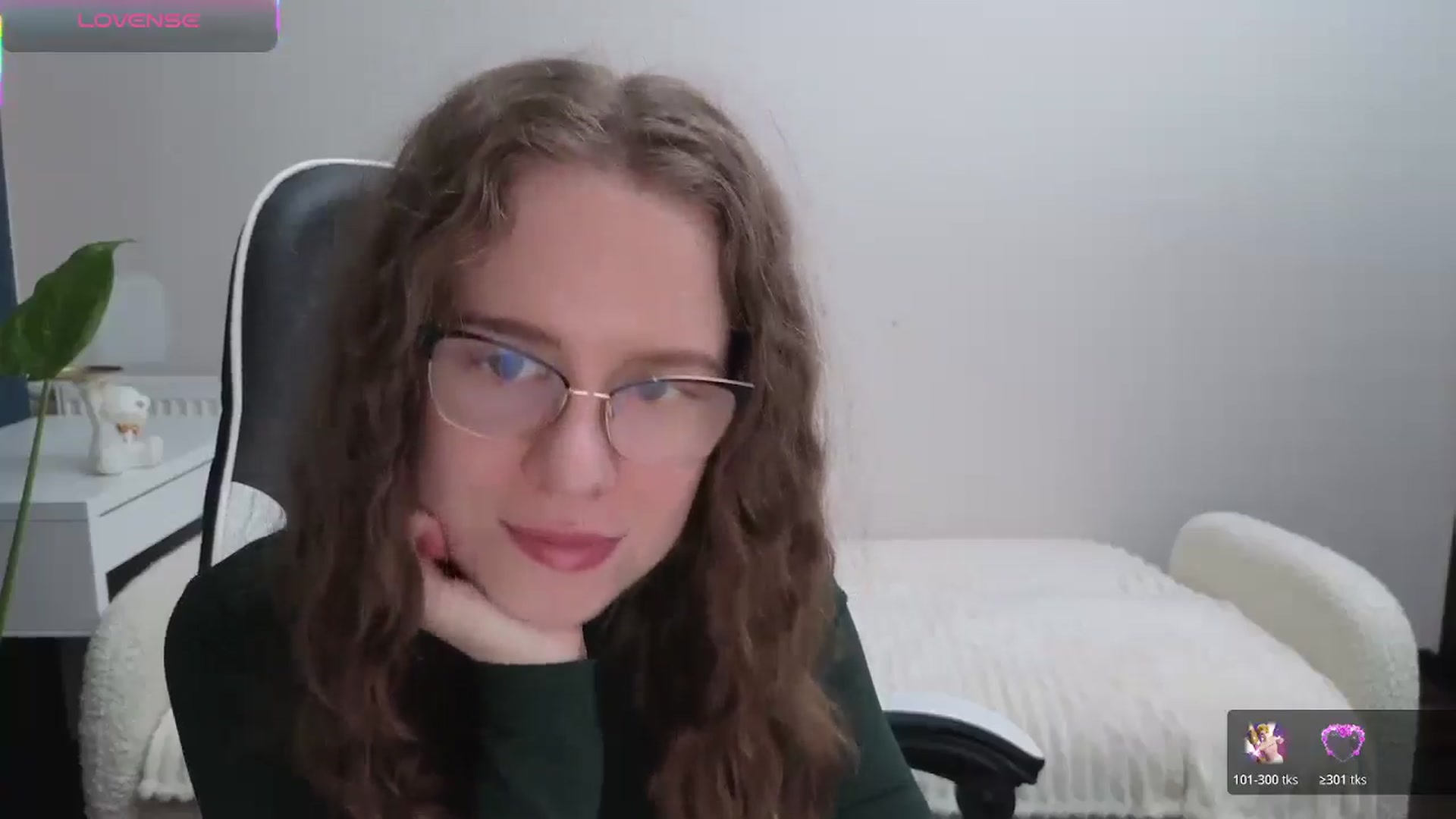 Gallery image thumbnail from BlueFlowerr's myfreecams stream on, 11/13/2025, 17:32 image 4 of 20