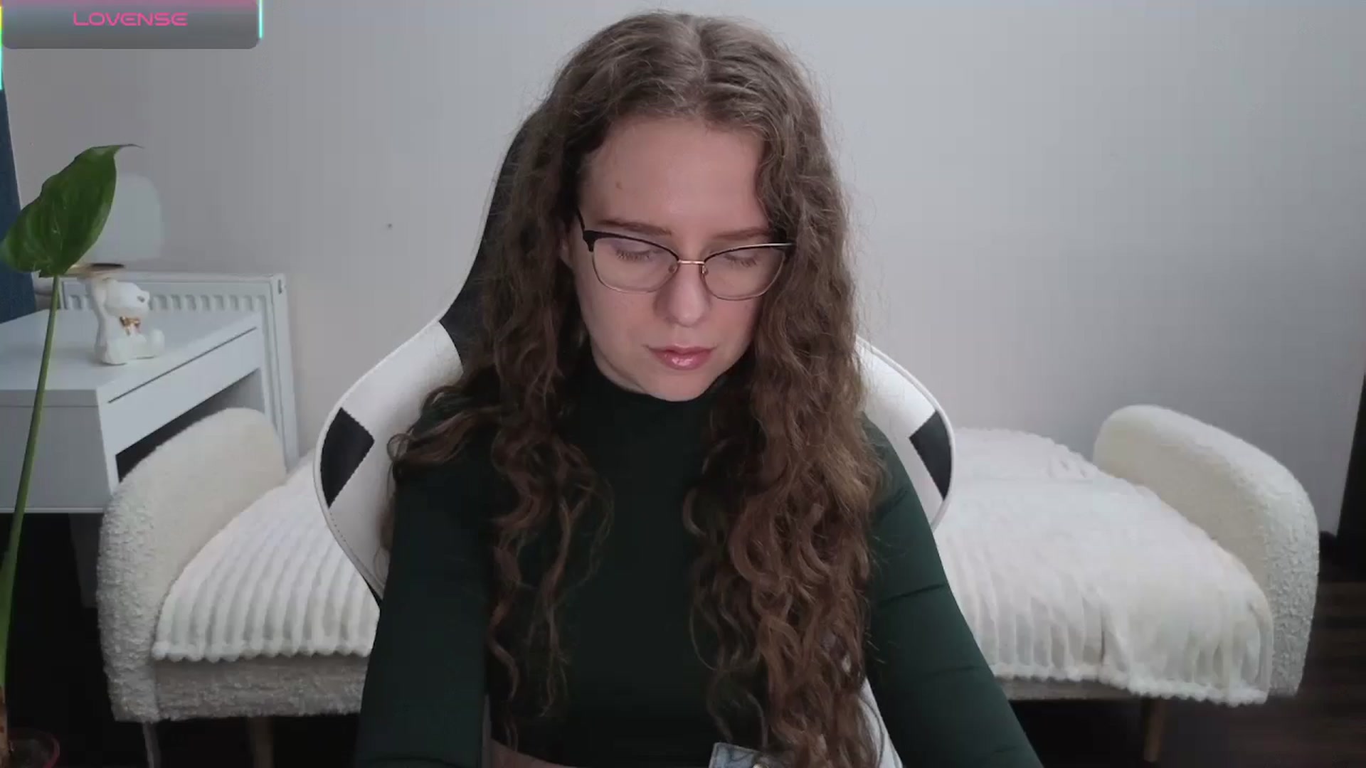 Gallery image thumbnail from BlueFlowerr's myfreecams stream on, 11/13/2025, 19:32 image 10 of 20