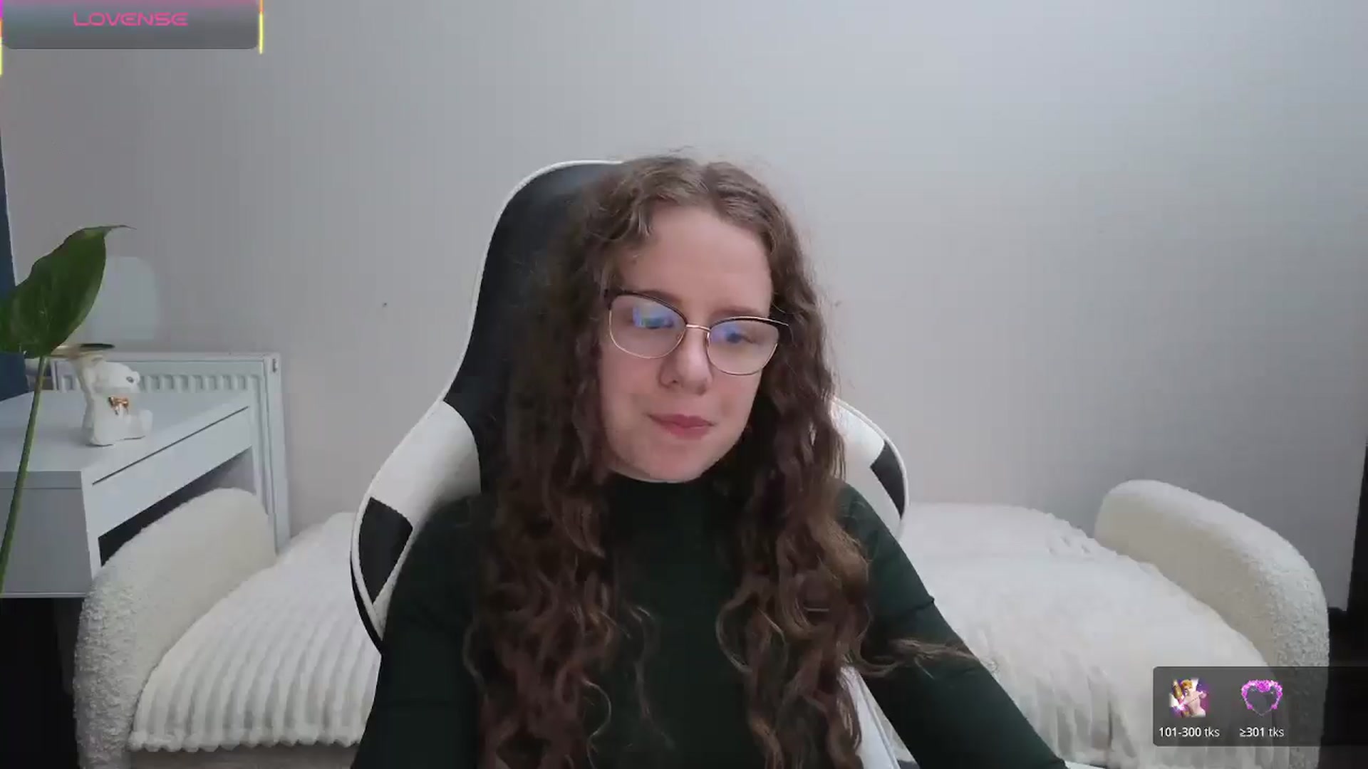 Gallery image thumbnail from BlueFlowerr's myfreecams stream on, 11/13/2025, 19:32 image 2 of 20