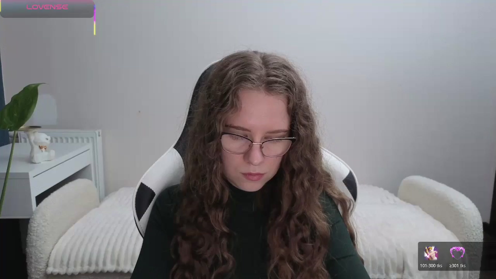 Gallery image thumbnail from BlueFlowerr's myfreecams stream on, 11/13/2025, 19:32 image 3 of 20