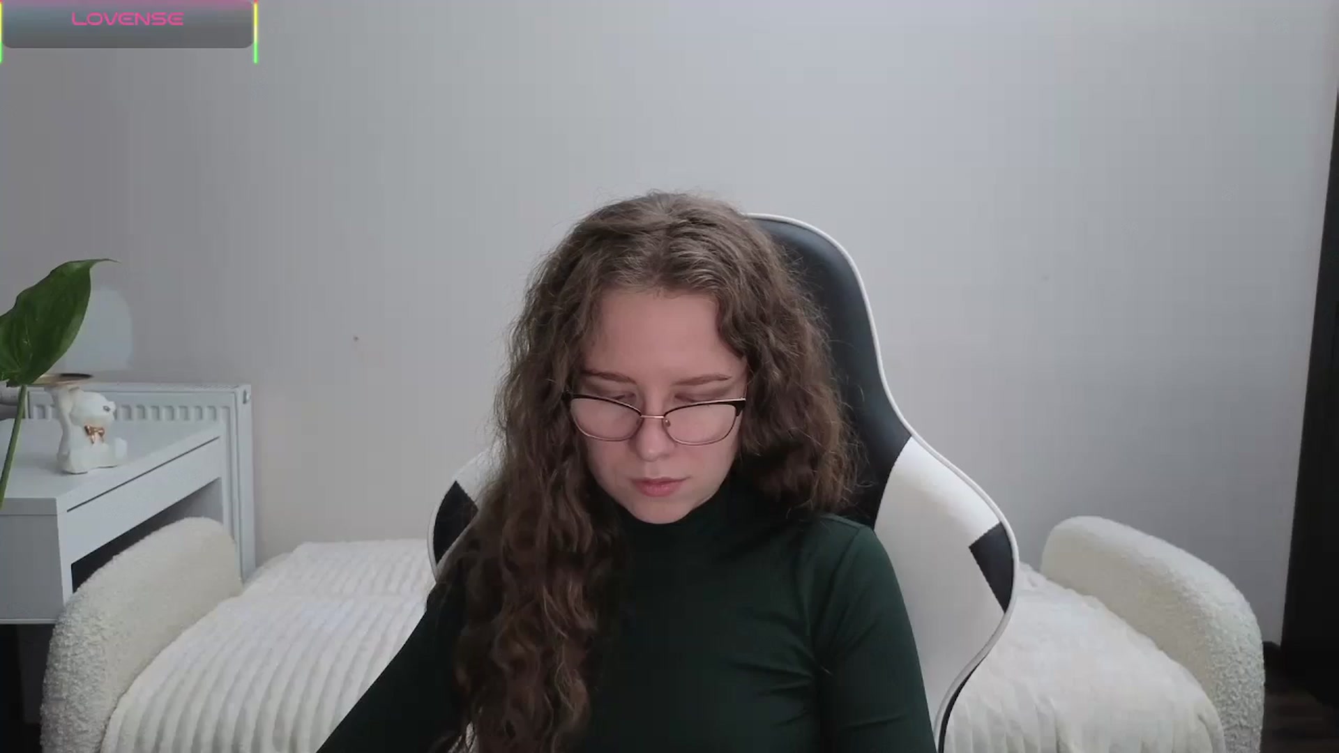 Gallery image thumbnail from BlueFlowerr's myfreecams stream on, 11/13/2025, 19:32 image 19 of 20