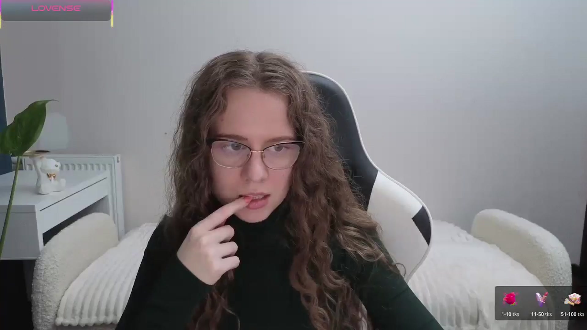 Gallery image thumbnail from BlueFlowerr's myfreecams stream on, 11/13/2025, 19:32 image 7 of 20