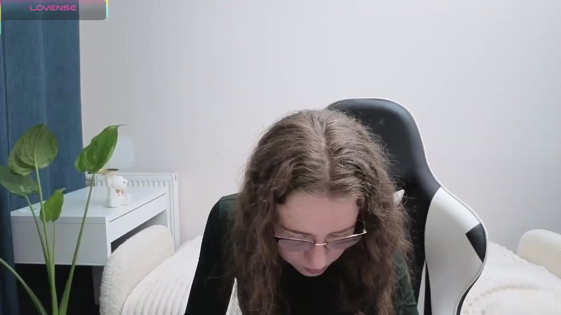 Gallery image thumbnail from BlueFlowerr's myfreecams stream on, 11/13/2025, 22:01 image 17 of 20