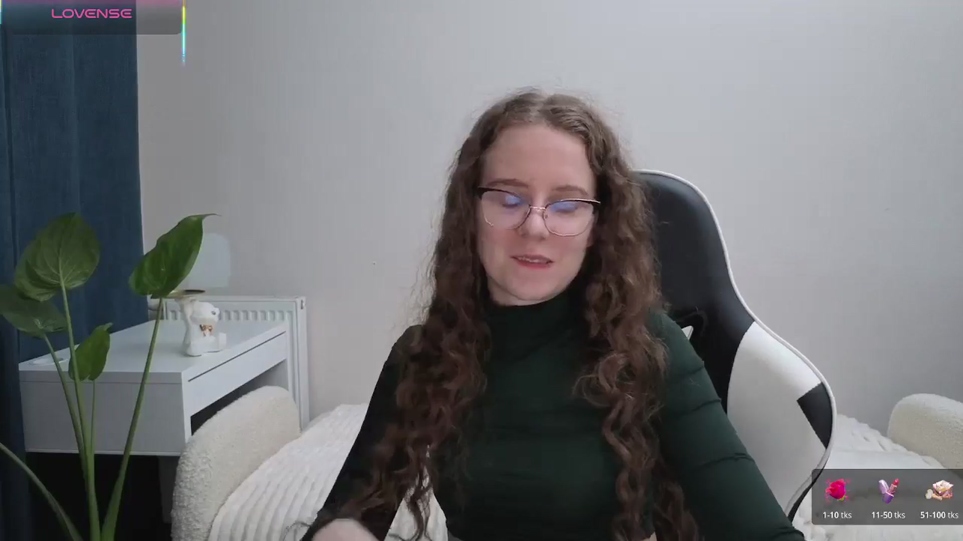 Gallery image thumbnail from BlueFlowerr's myfreecams stream on, 11/13/2025, 22:01 image 20 of 20