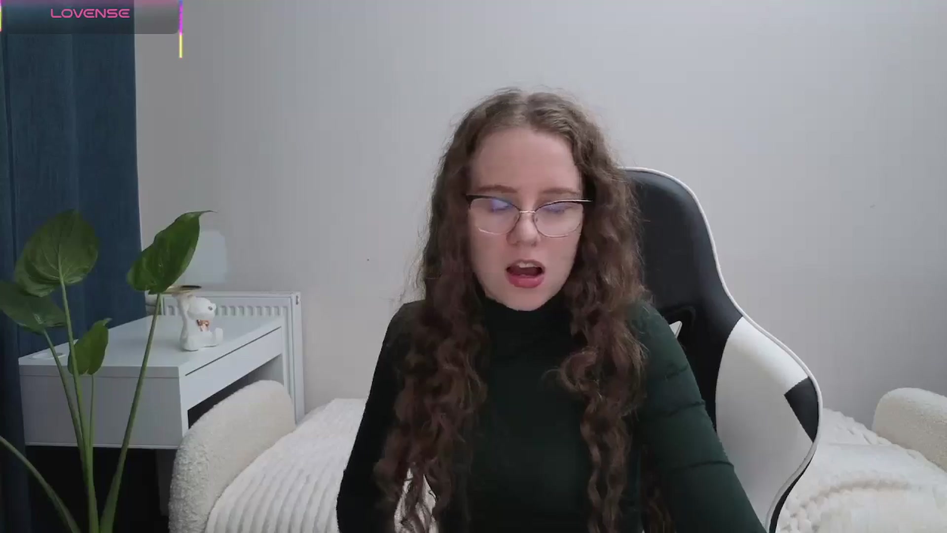 Gallery image thumbnail from BlueFlowerr's myfreecams stream on, 11/13/2025, 22:01 image 19 of 20