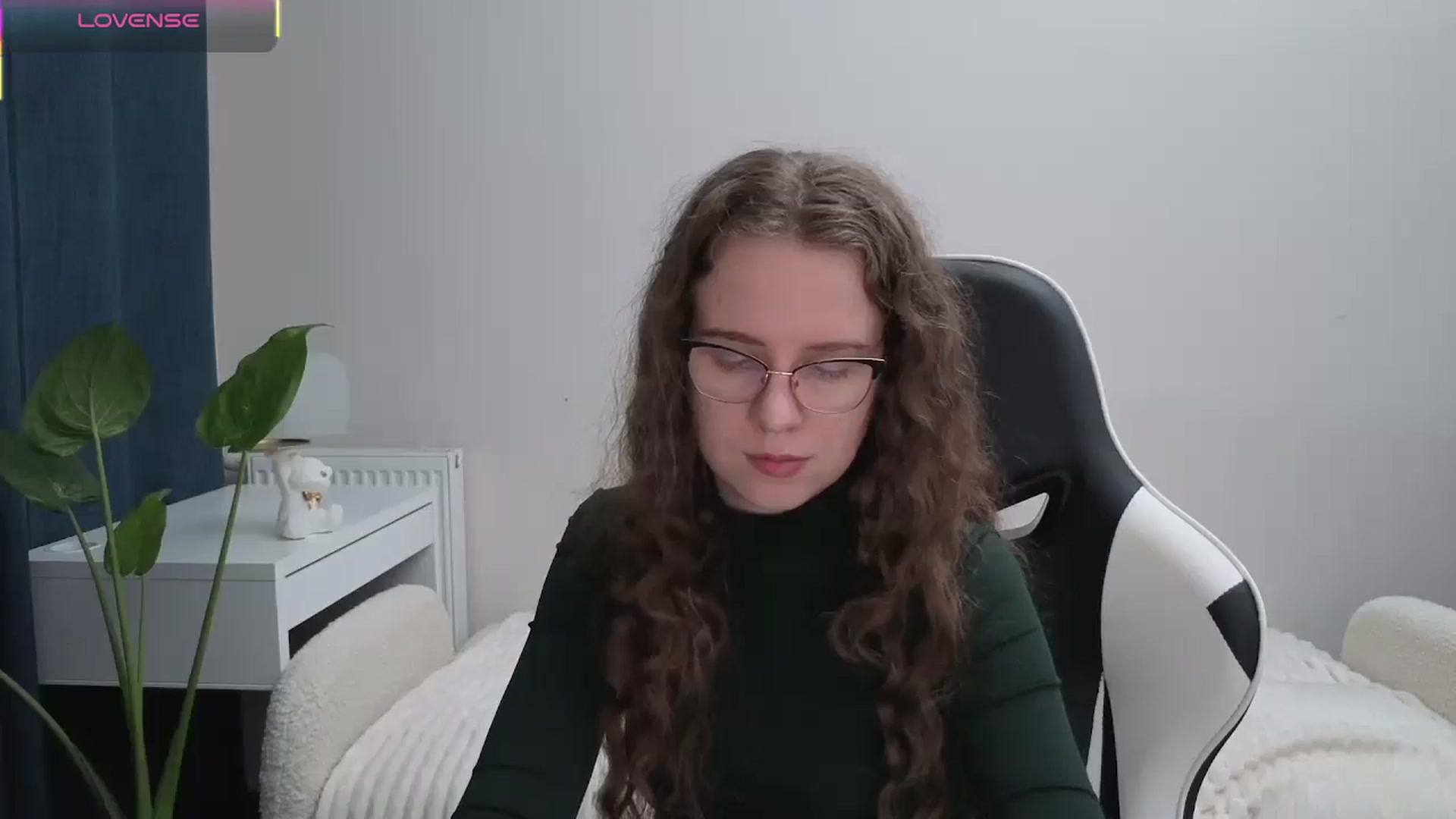 Gallery image thumbnail from BlueFlowerr's myfreecams stream on, 11/13/2025, 22:01 image 18 of 20