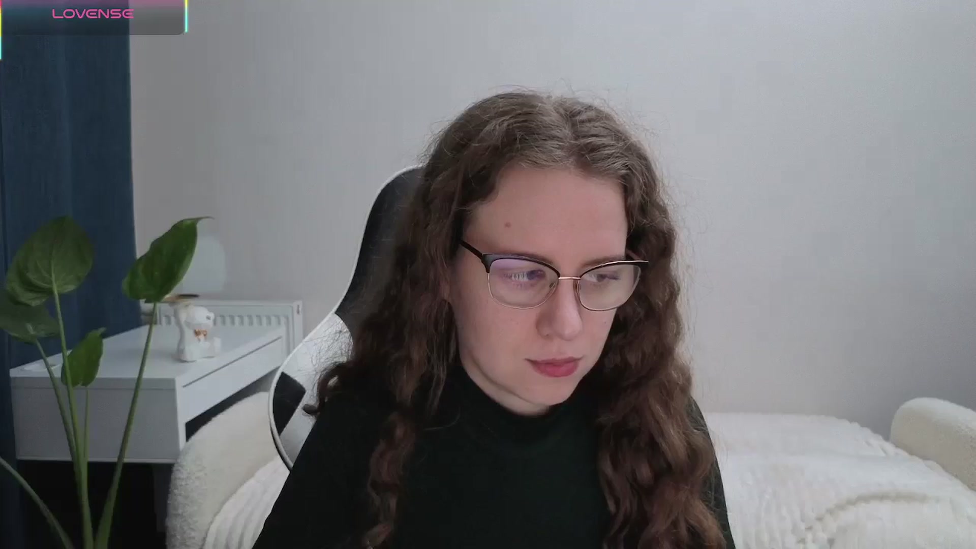 Gallery image thumbnail from BlueFlowerr's myfreecams stream on, 11/13/2025, 22:01 image 9 of 20