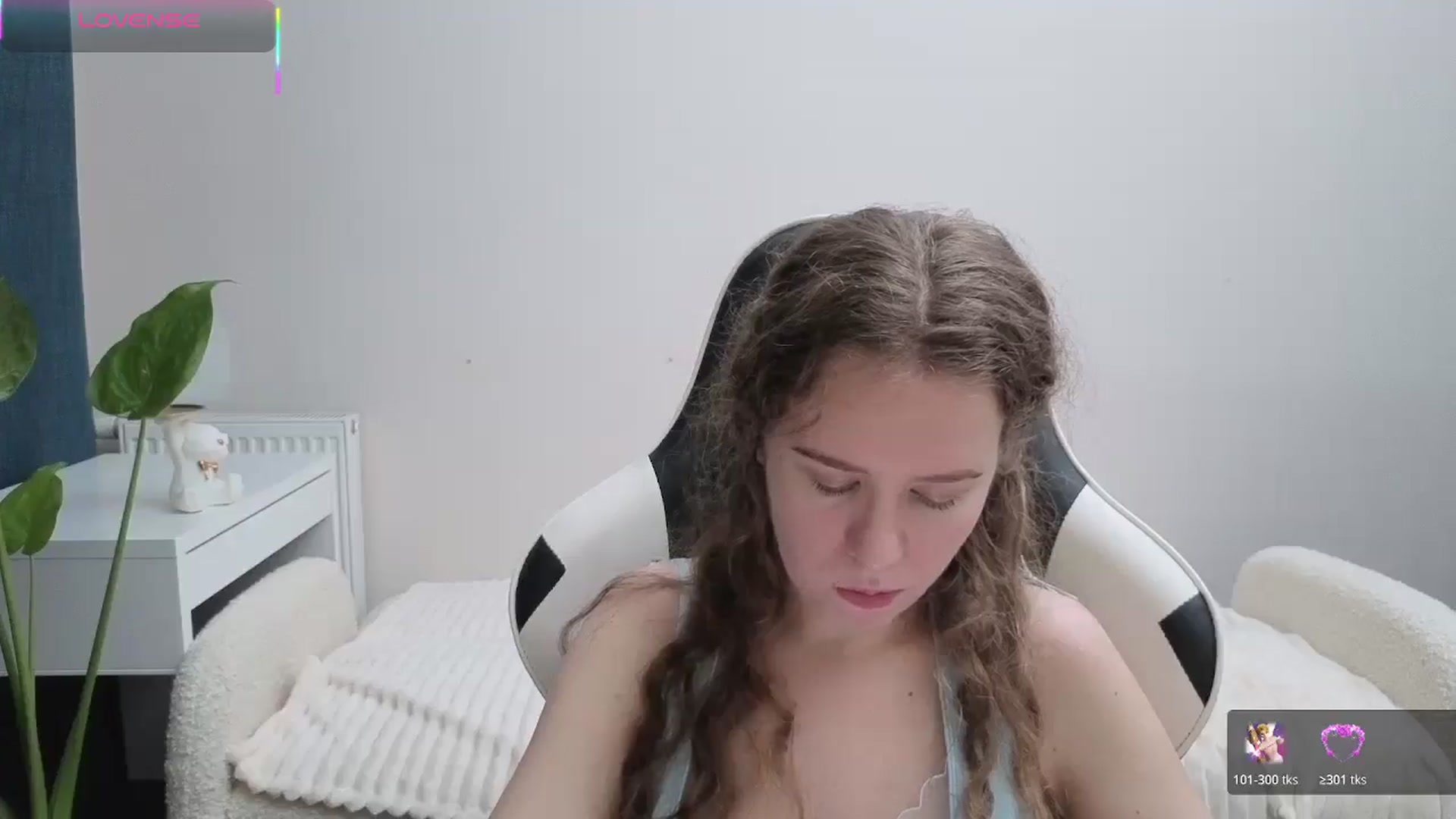 Gallery image thumbnail from BlueFlowerr's myfreecams stream on, 11/14/2025, 21:20 image 4 of 20