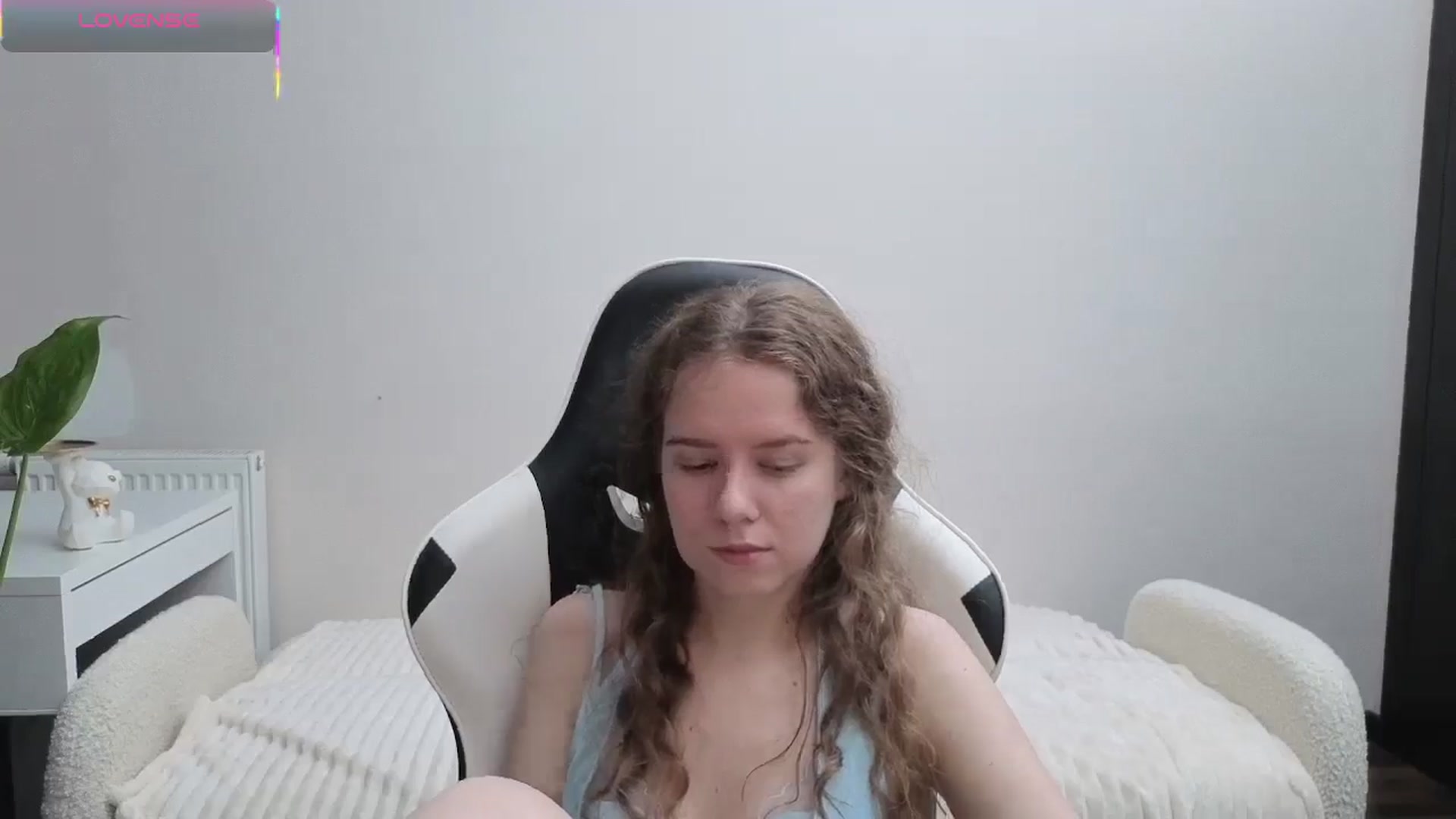 Gallery image thumbnail from BlueFlowerr's myfreecams stream on, 11/14/2025, 21:20 image 18 of 20