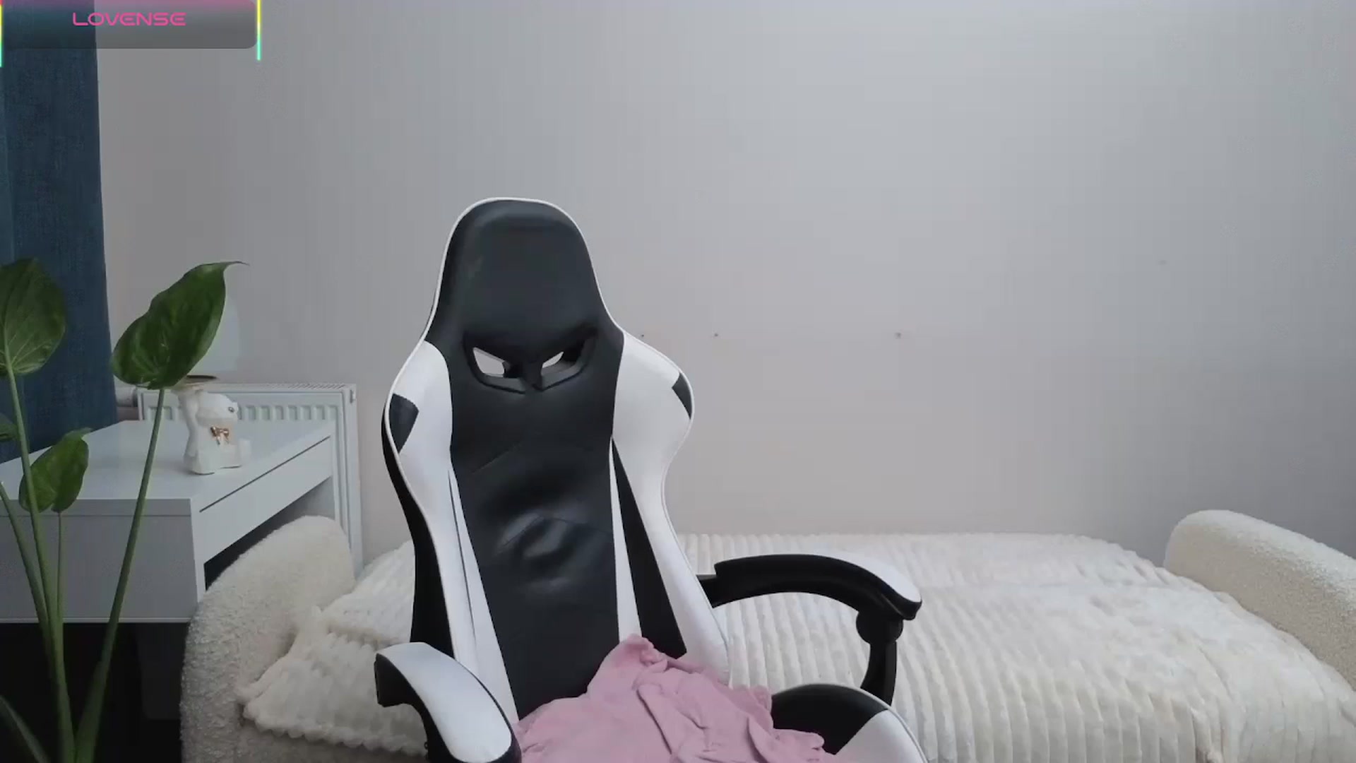 Gallery image thumbnail from BlueFlowerr's myfreecams stream on, 11/14/2025, 21:20 image 5 of 20