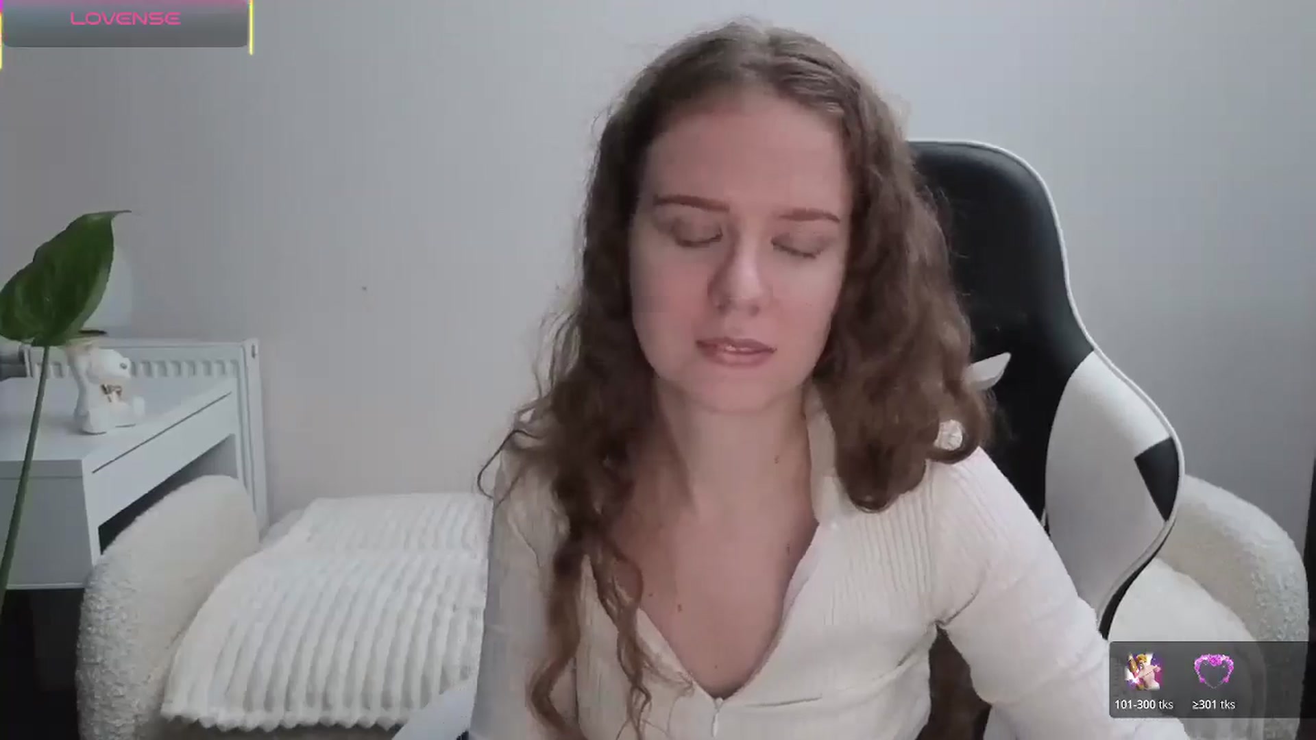 Gallery image thumbnail from BlueFlowerr's myfreecams stream on, 11/15/2025, 18:33 image 15 of 20