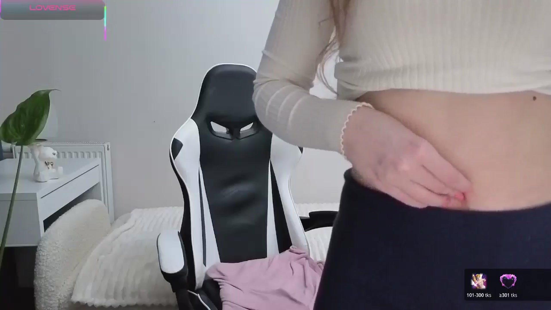Gallery image thumbnail from BlueFlowerr's myfreecams stream on, 11/15/2025, 18:33 image 5 of 20