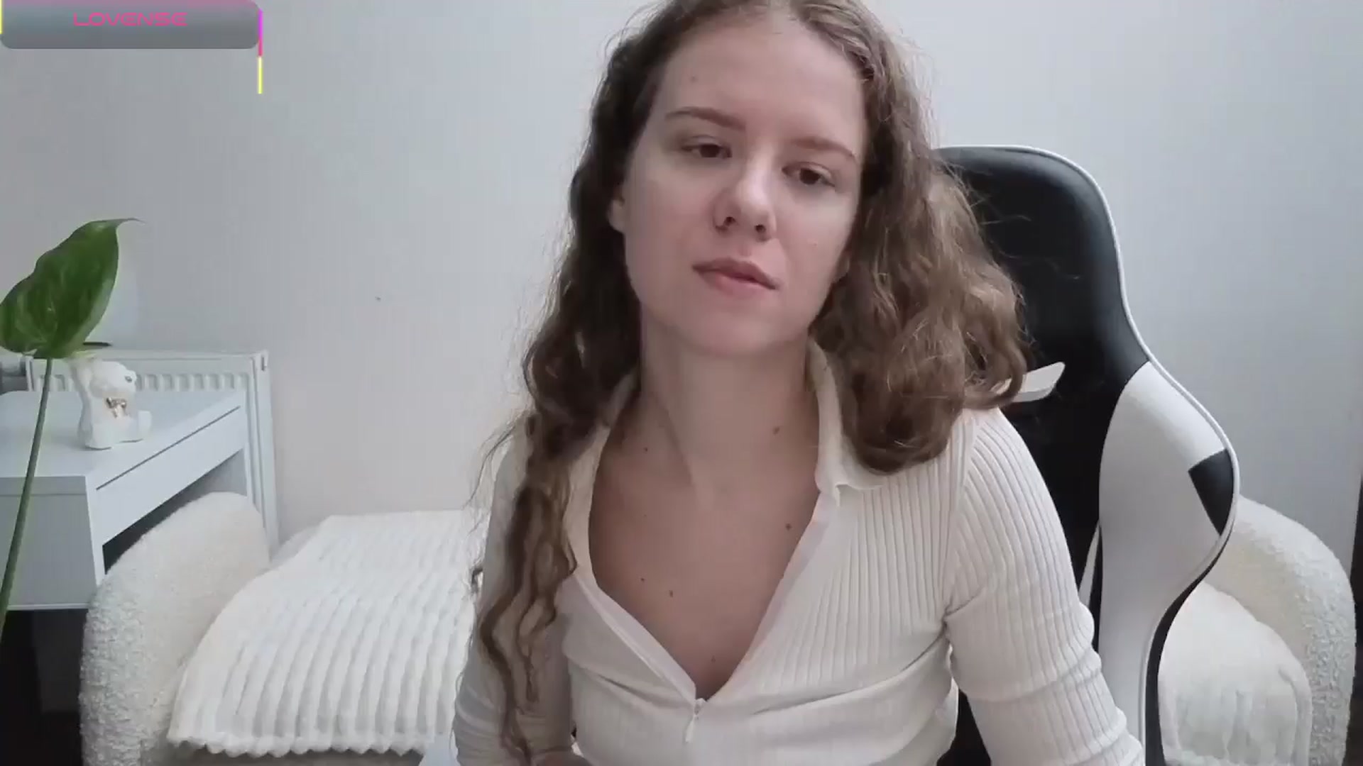 Gallery image thumbnail from BlueFlowerr's myfreecams stream on, 11/15/2025, 18:33 image 12 of 20