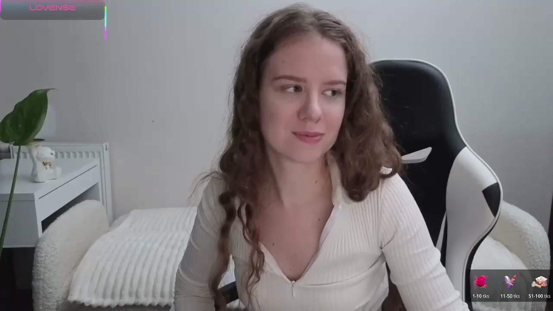 Gallery image thumbnail from BlueFlowerr's myfreecams stream on, 11/15/2025, 18:33 image 13 of 20