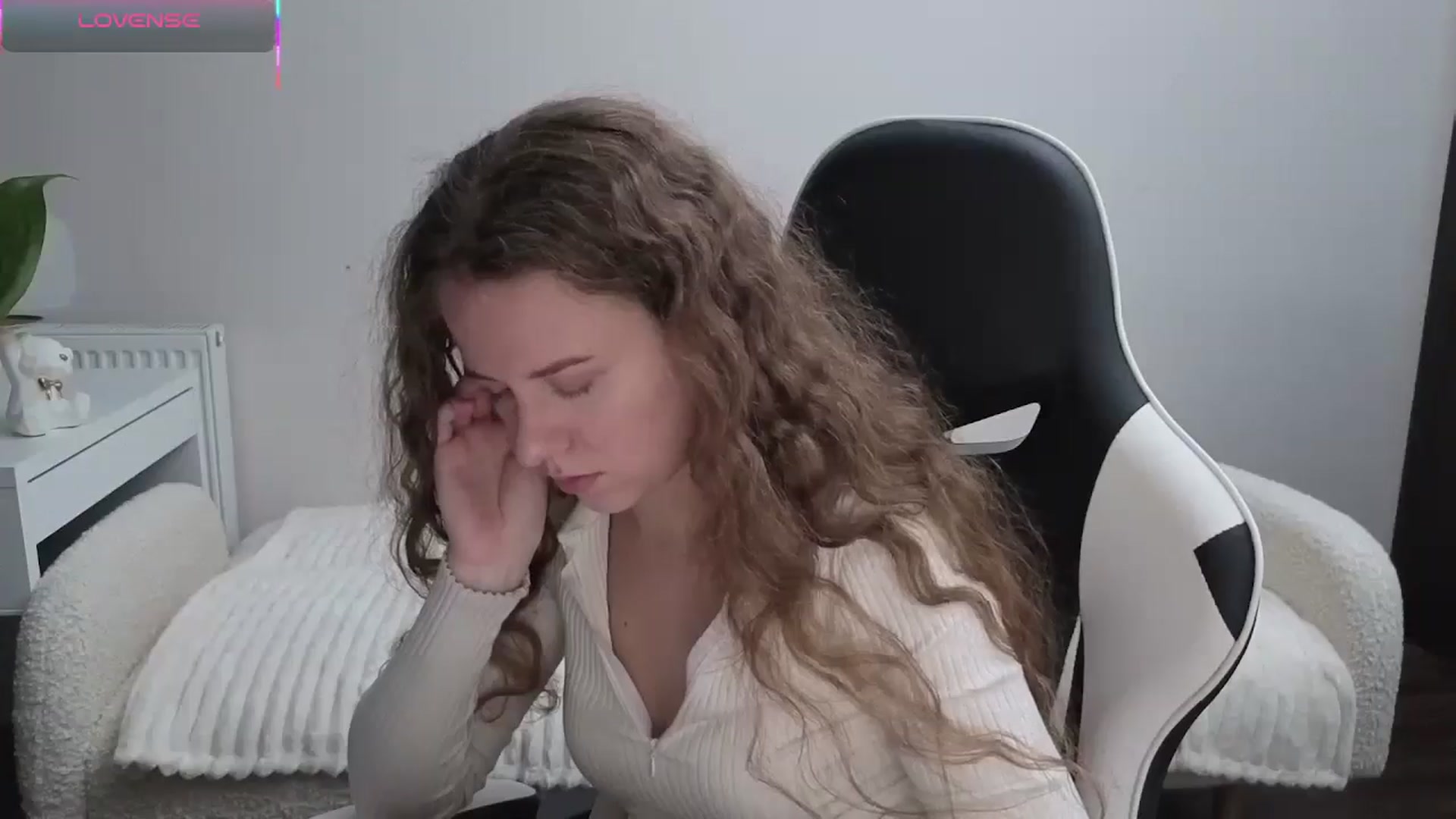 Gallery image thumbnail from BlueFlowerr's myfreecams stream on, 11/15/2025, 19:48 image 18 of 20