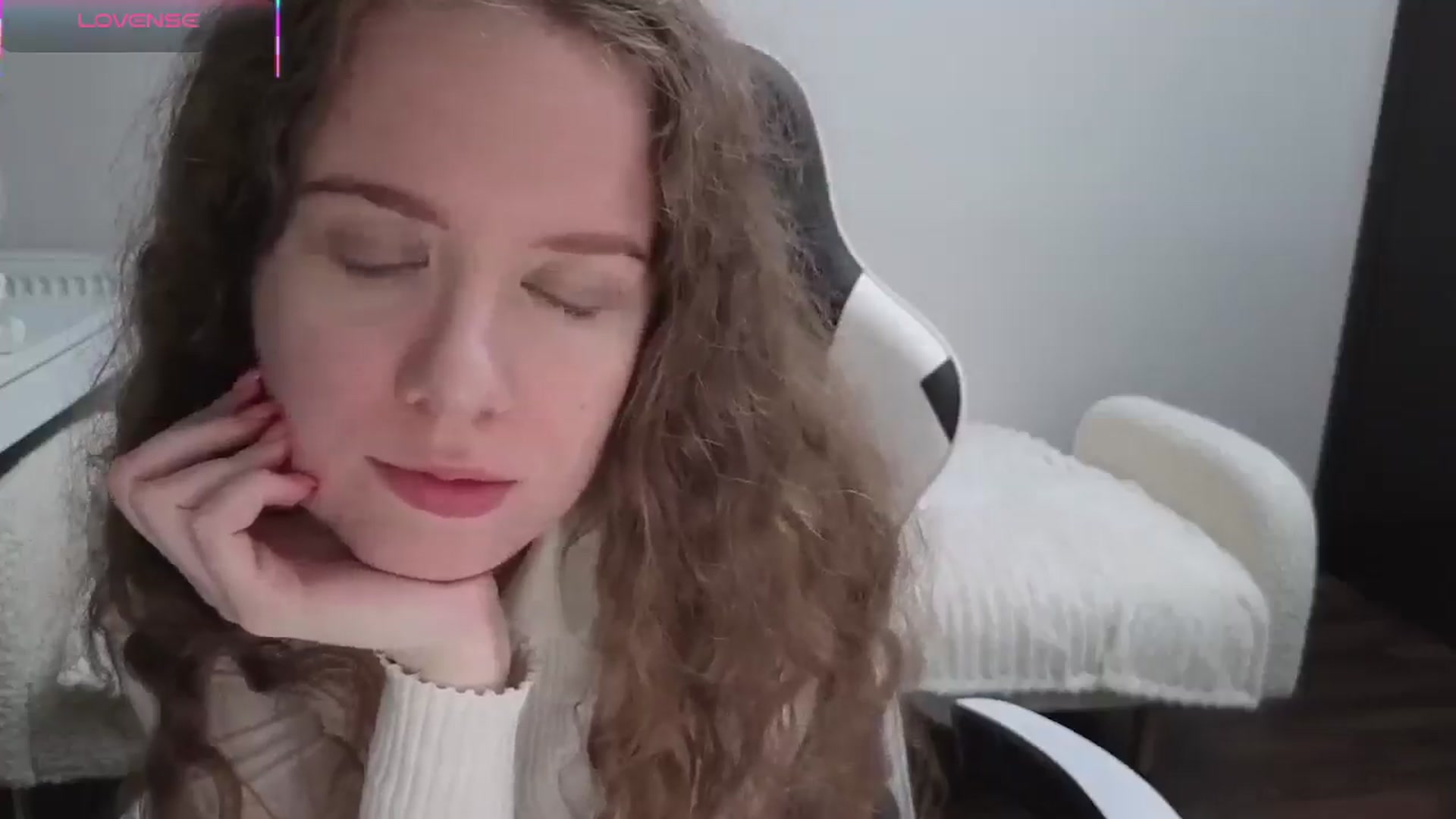 Gallery image thumbnail from BlueFlowerr's myfreecams stream on, 11/15/2025, 19:48 image 17 of 20