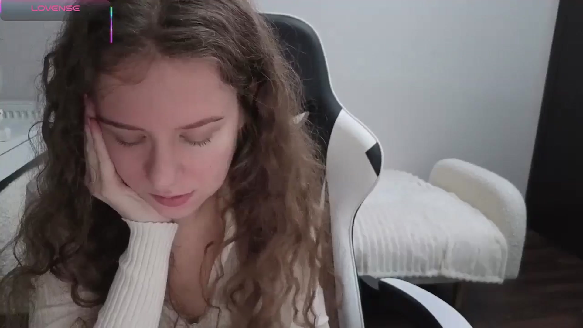 Gallery image thumbnail from BlueFlowerr's myfreecams stream on, 11/15/2025, 19:48 image 7 of 20