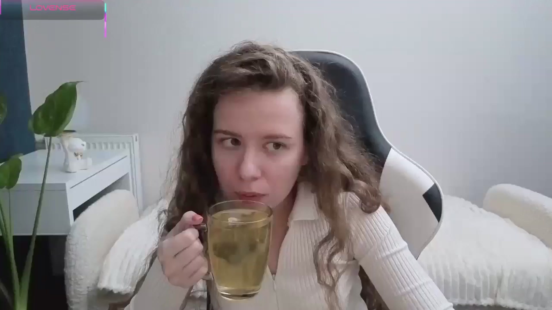 Gallery image thumbnail from BlueFlowerr's myfreecams stream on, 11/15/2025, 23:37 image 1 of 20