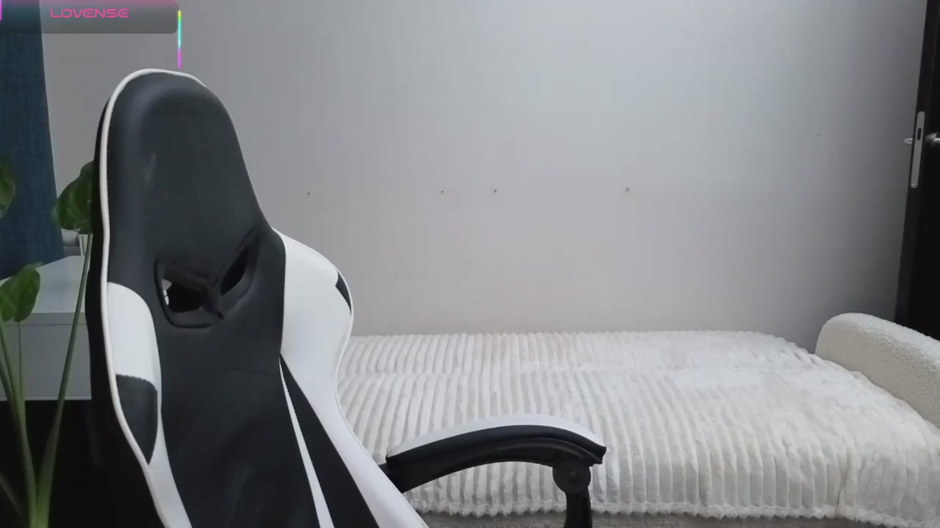 Gallery image thumbnail from BlueFlowerr's myfreecams stream on, 11/15/2025, 23:37 image 14 of 20