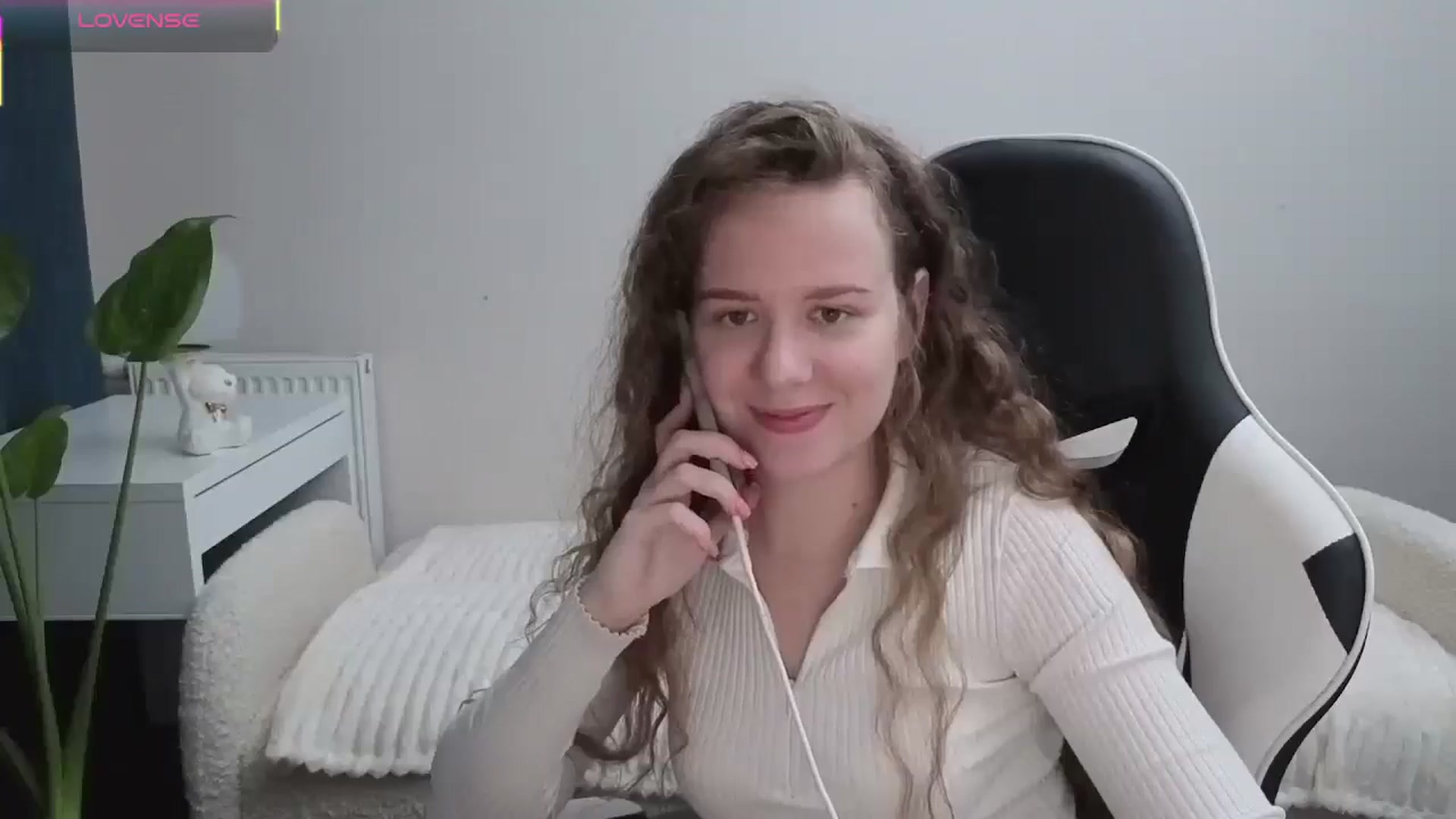Gallery image thumbnail from BlueFlowerr's myfreecams stream on, 11/15/2025, 23:37 image 2 of 20