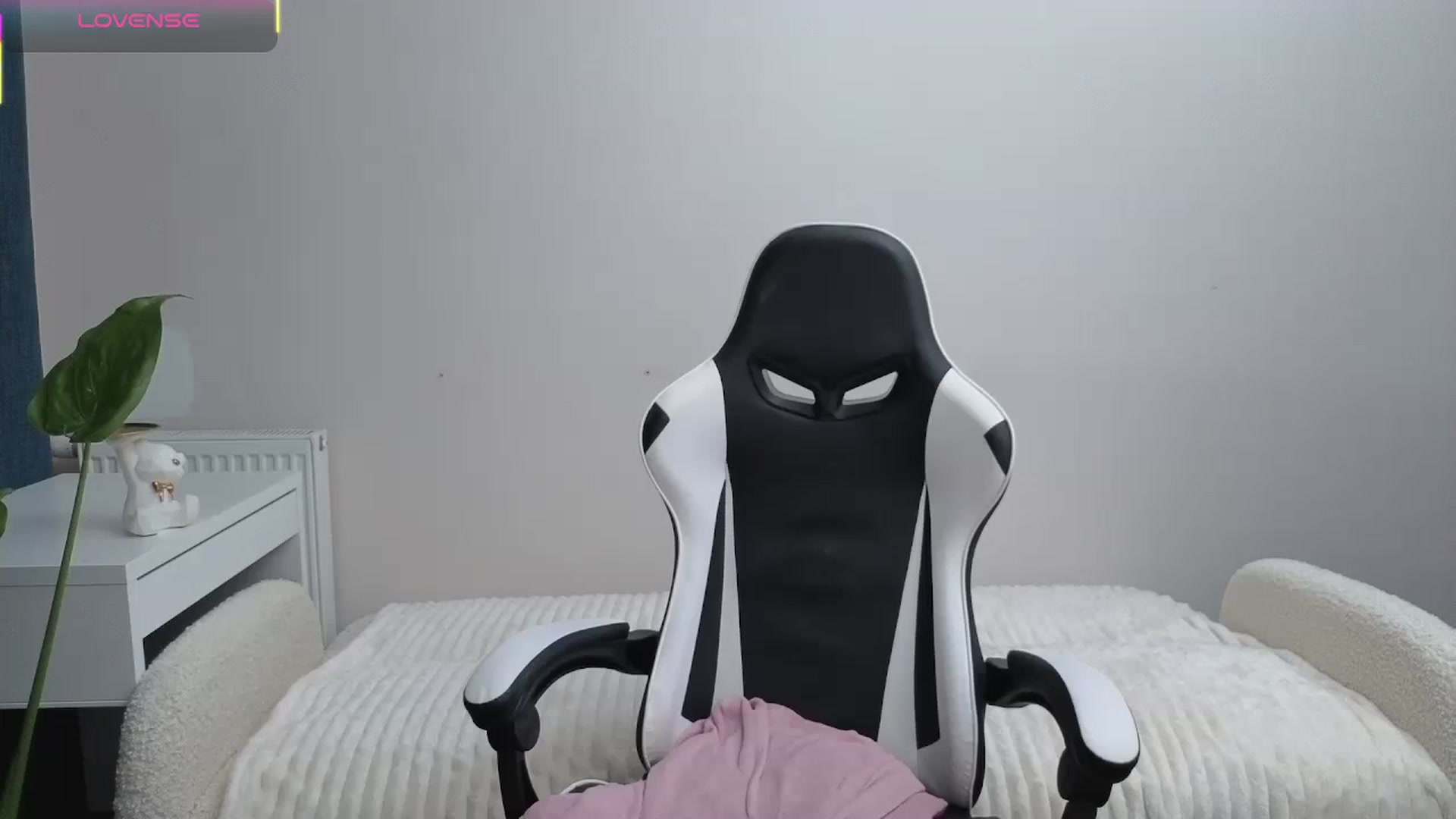 Gallery image thumbnail from BlueFlowerr's myfreecams stream on, 11/16/2025, 19:03 image 15 of 20