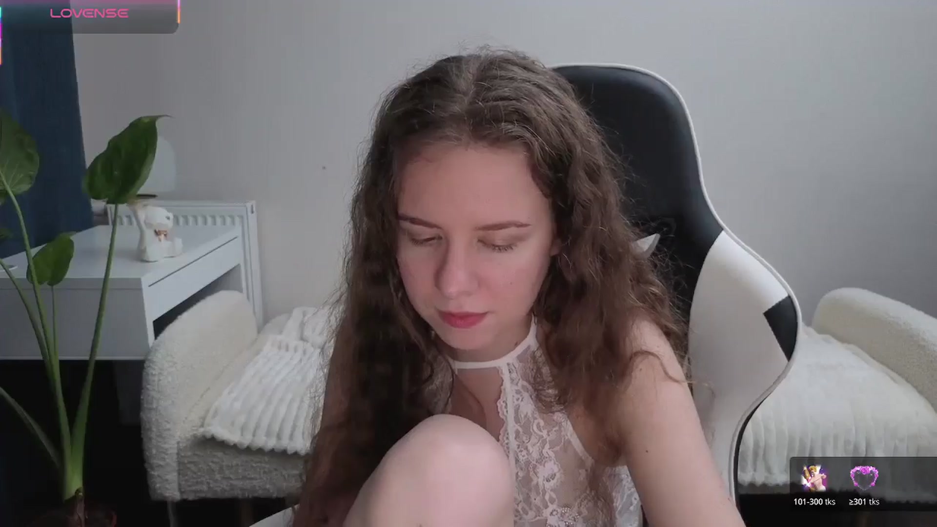 Gallery image thumbnail from BlueFlowerr's myfreecams stream on, 11/17/2025, 01:00 image 7 of 20