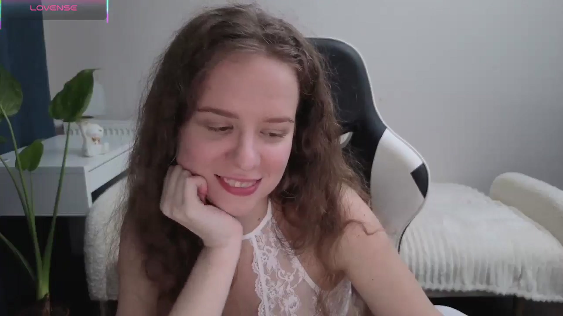 Gallery image thumbnail from BlueFlowerr's myfreecams stream on, 11/17/2025, 01:00 image 4 of 20