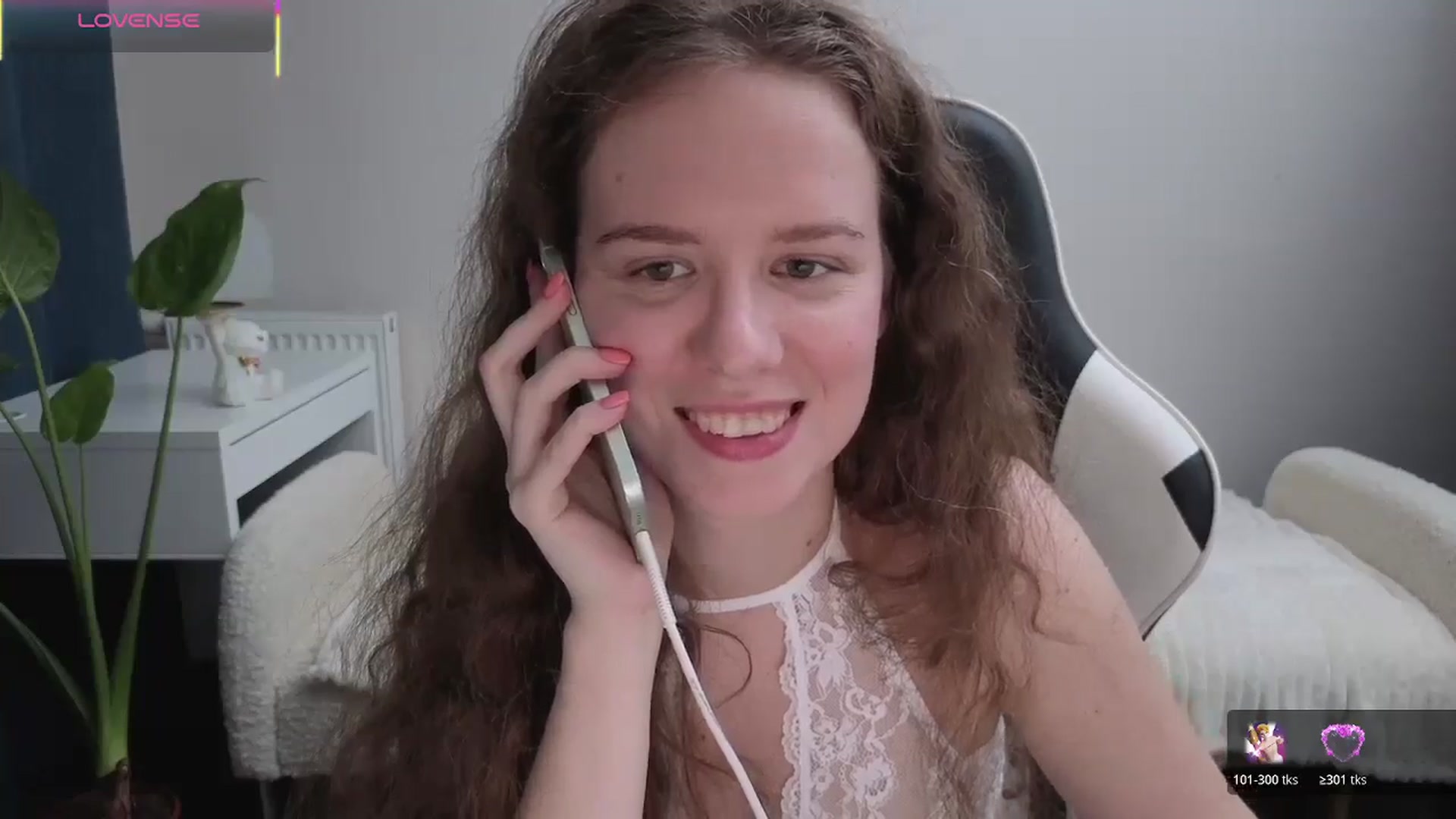 Gallery image thumbnail from BlueFlowerr's myfreecams stream on, 11/17/2025, 01:00 image 16 of 20