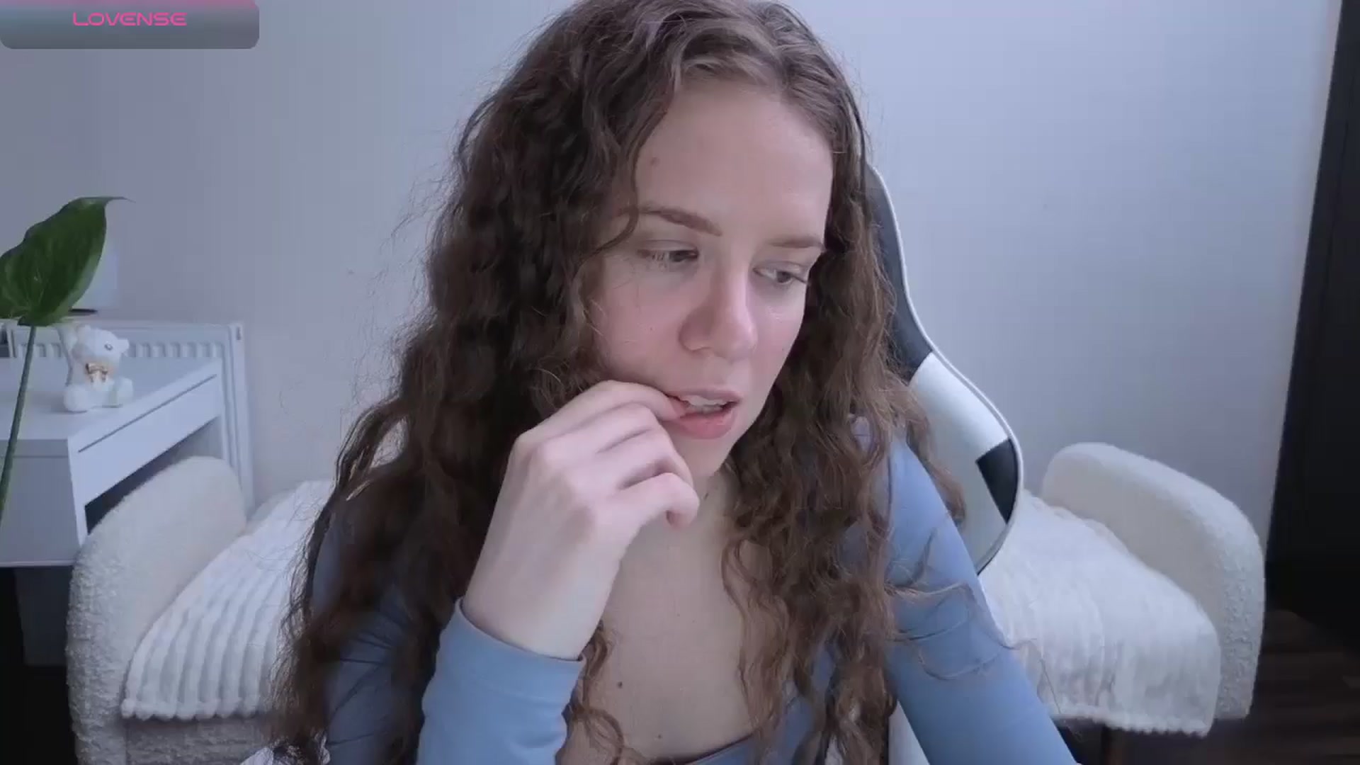 Gallery image thumbnail from BlueFlowerr's myfreecams stream on, 11/19/2025, 17:09 image 3 of 20