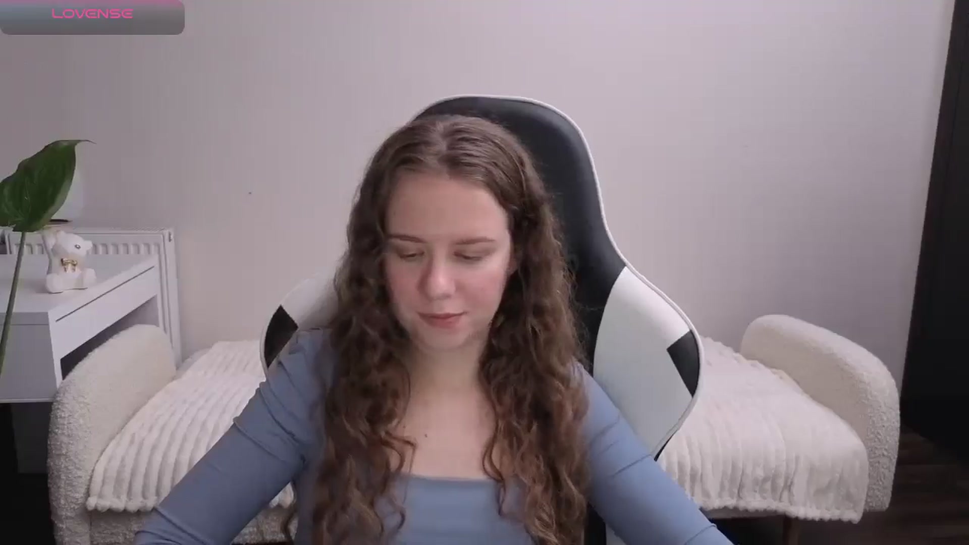 Gallery image thumbnail from BlueFlowerr's myfreecams stream on, 11/19/2025, 17:09 image 19 of 20