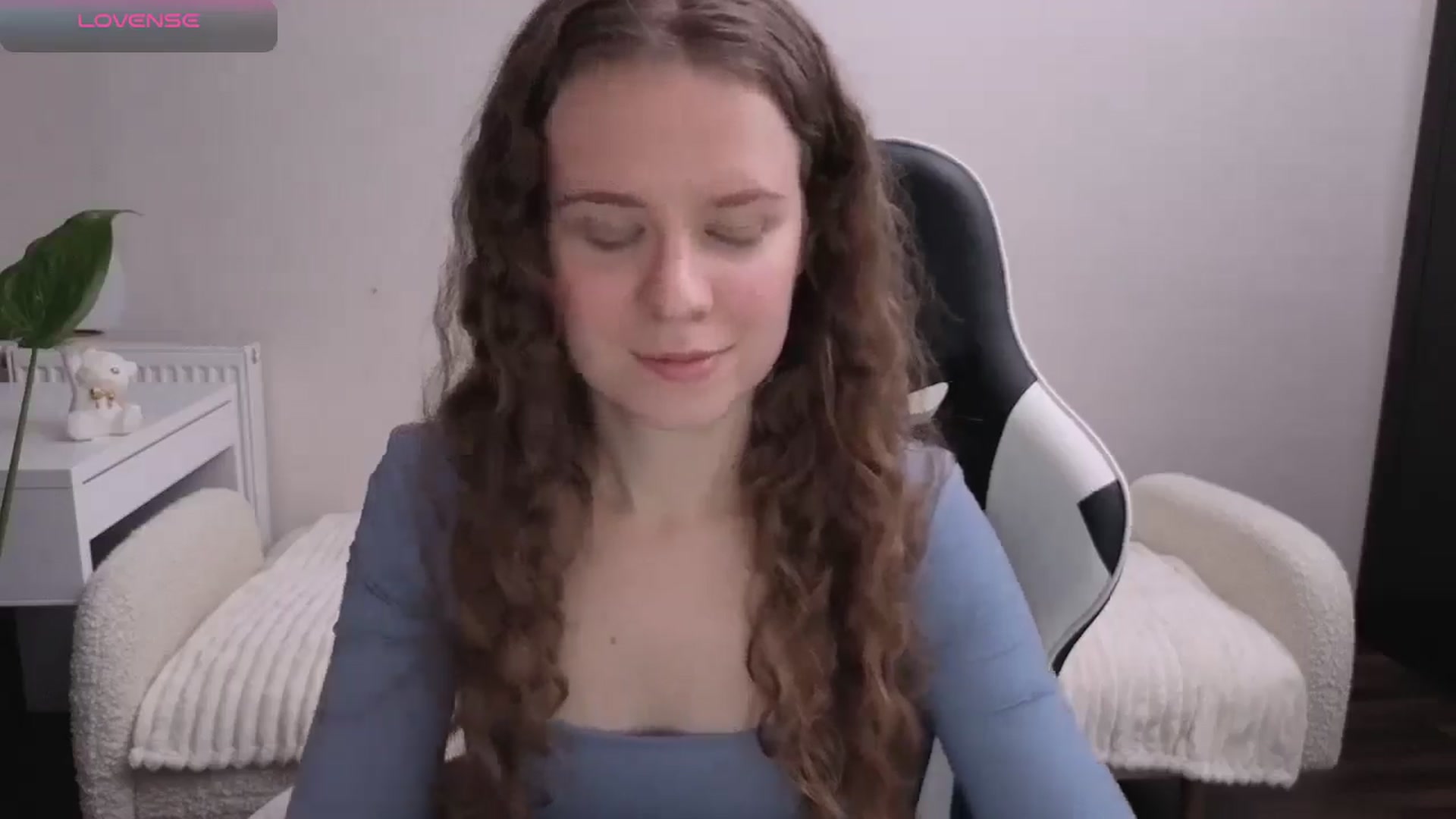 Gallery image thumbnail from BlueFlowerr's myfreecams stream on, 11/19/2025, 17:09 image 14 of 20