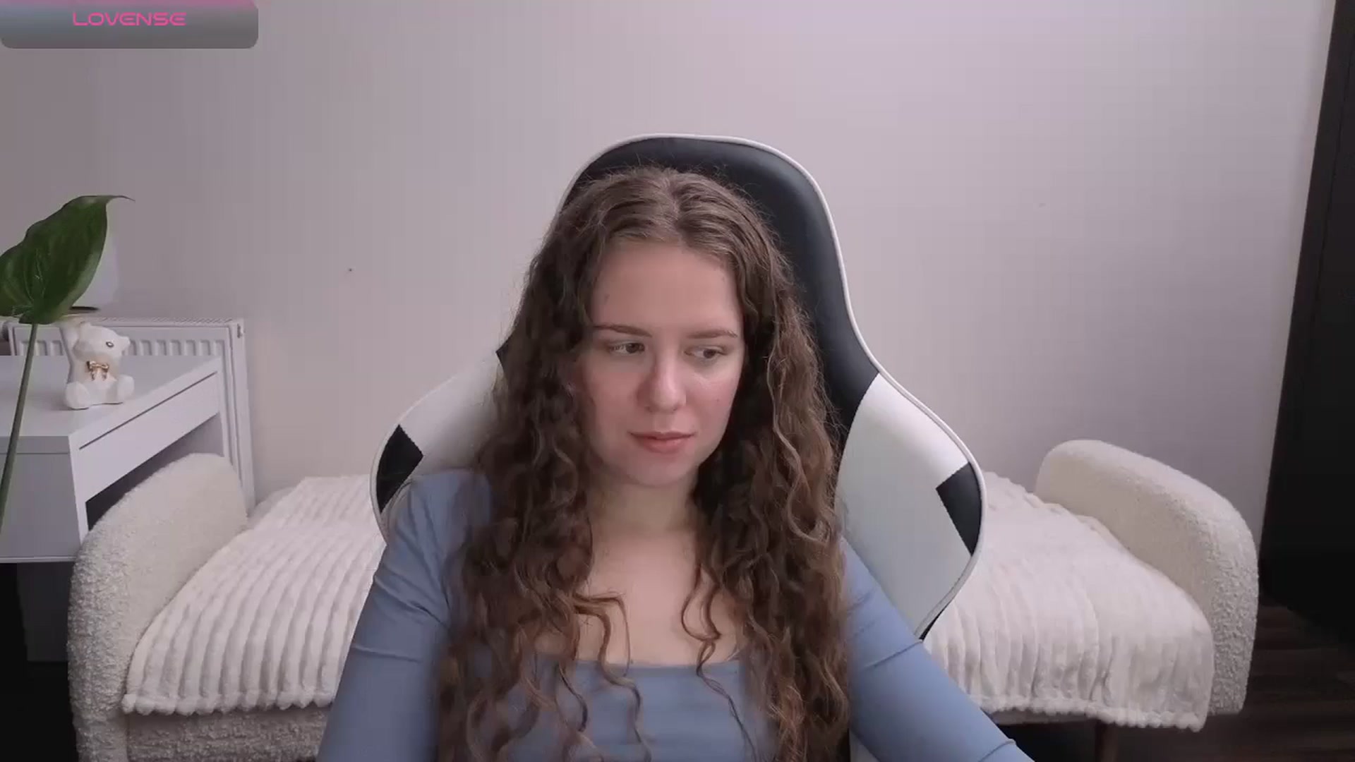 Gallery image thumbnail from BlueFlowerr's myfreecams stream on, 11/19/2025, 17:09 image 20 of 20