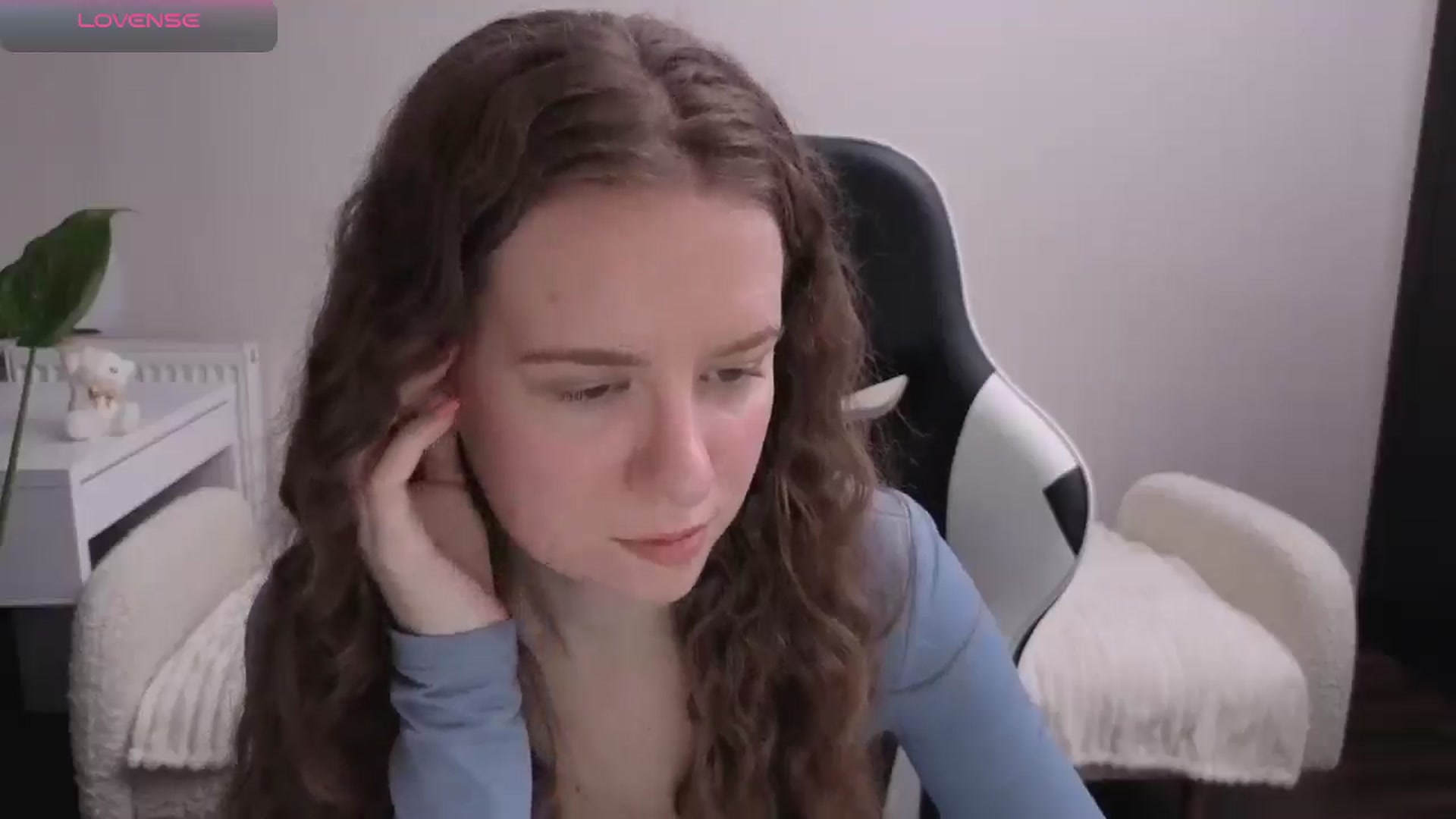 Gallery image thumbnail from BlueFlowerr's myfreecams stream on, 11/19/2025, 17:09 image 17 of 20