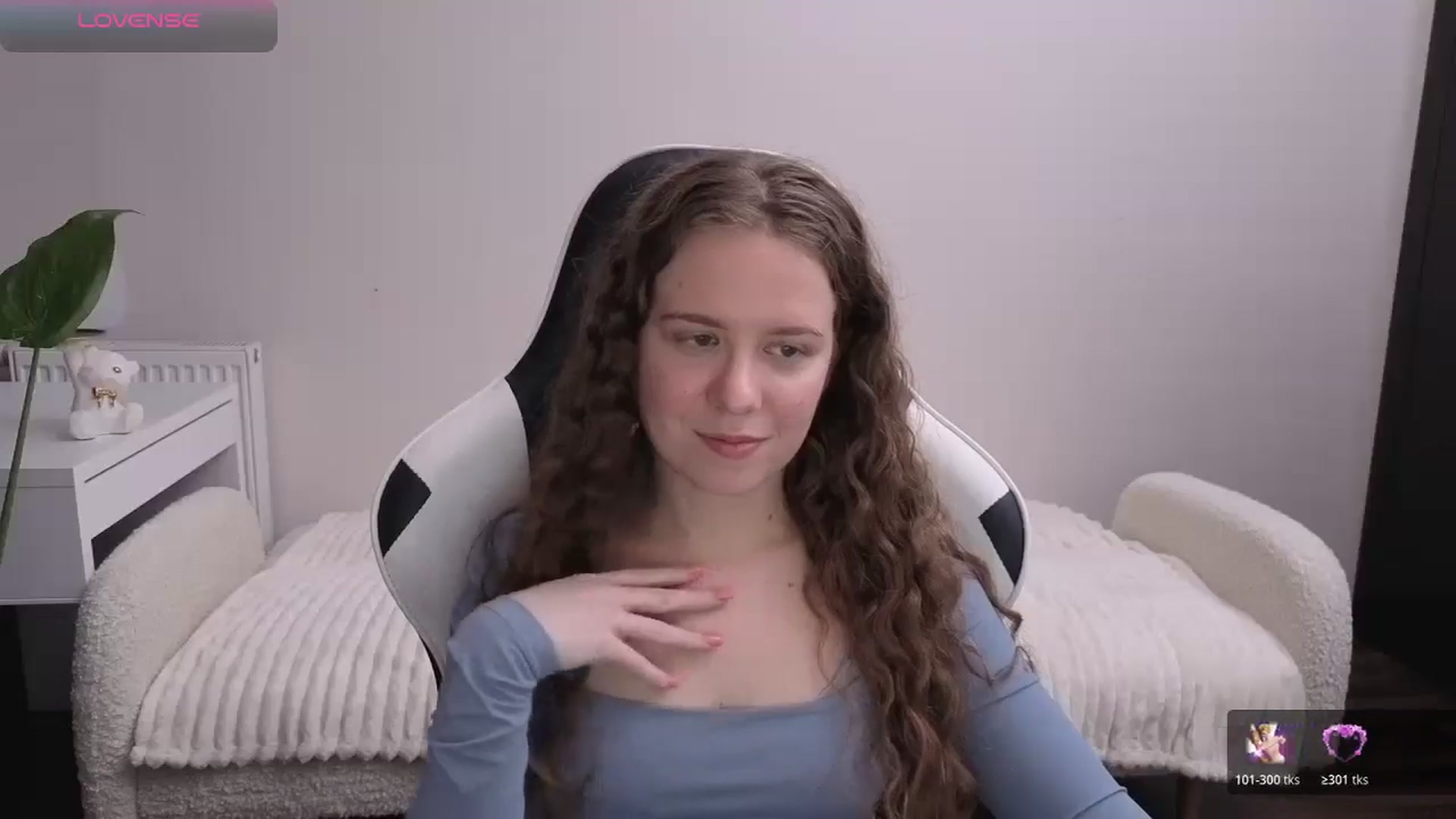 Gallery image thumbnail from BlueFlowerr's myfreecams stream on, 11/19/2025, 17:58 image 15 of 20