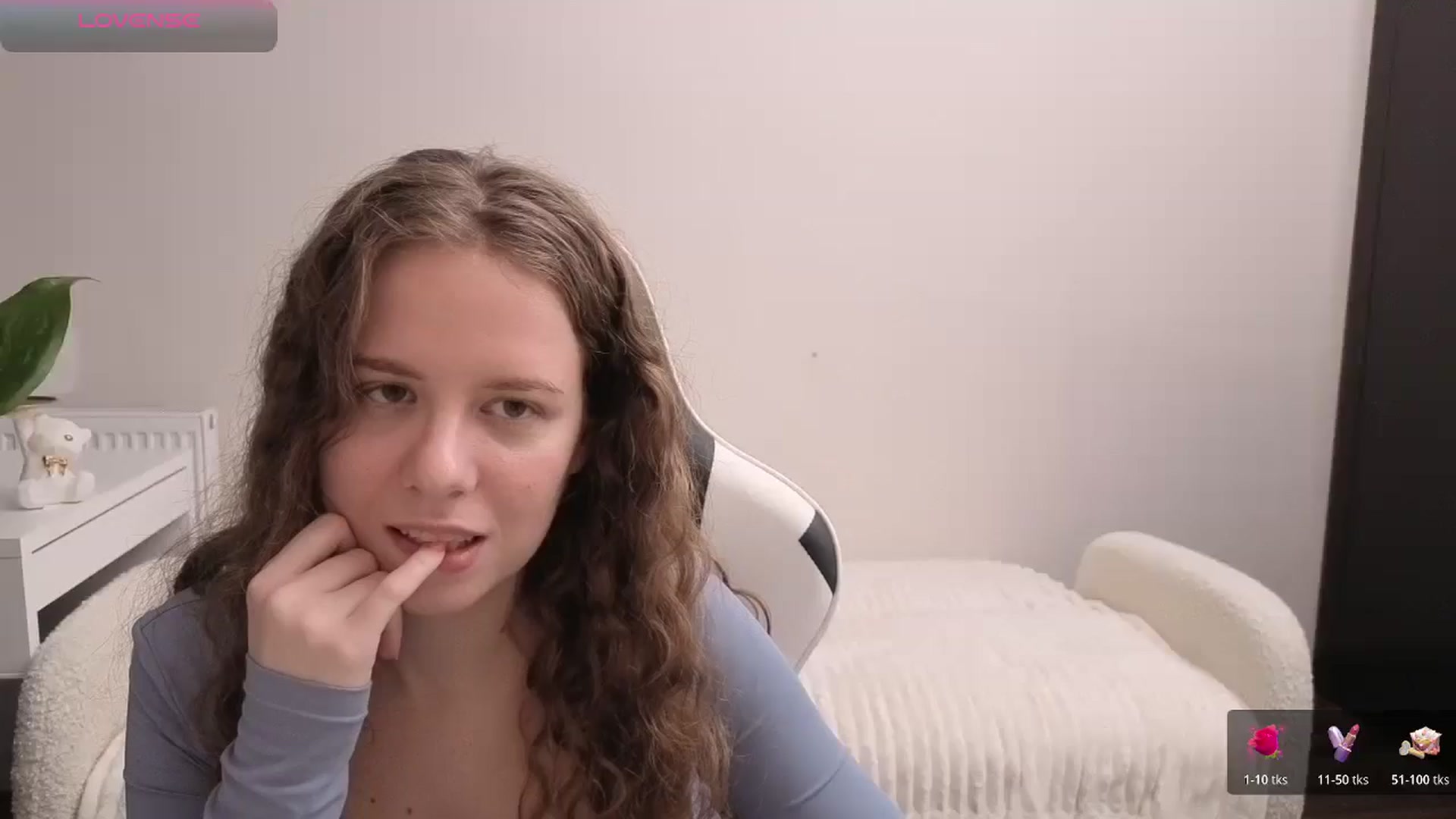 Gallery image thumbnail from BlueFlowerr's myfreecams stream on, 11/19/2025, 20:23 image 15 of 20