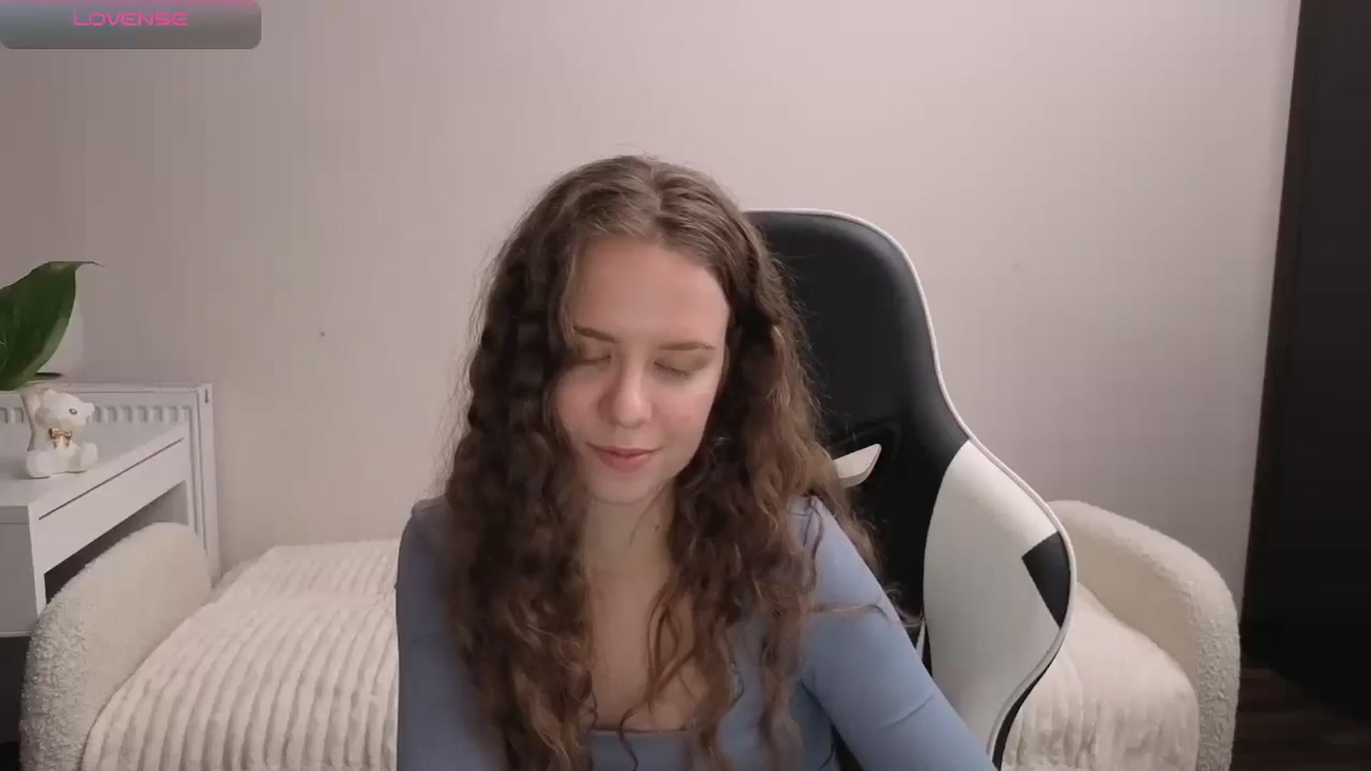Gallery image thumbnail from BlueFlowerr's myfreecams stream on, 11/19/2025, 20:50 image 12 of 20