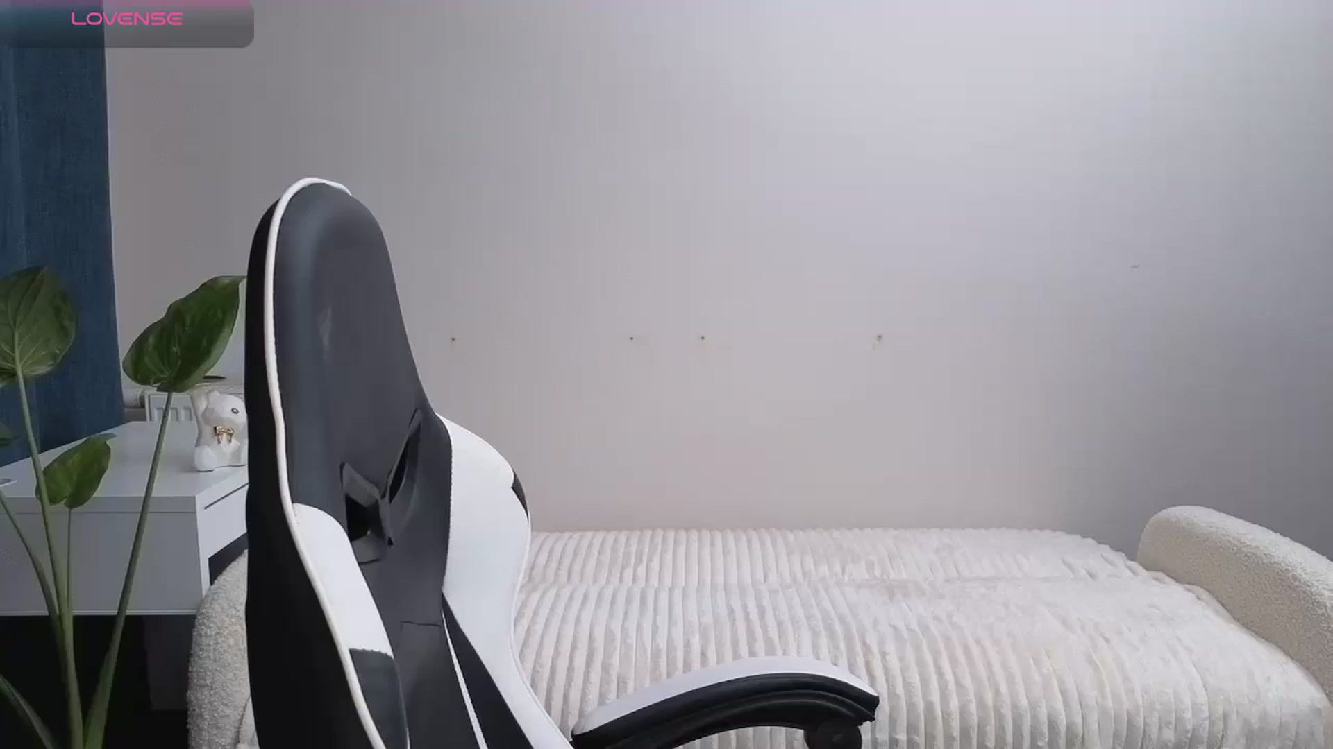 Gallery image thumbnail from BlueFlowerr's myfreecams stream on, 11/19/2025, 23:16 image 13 of 20