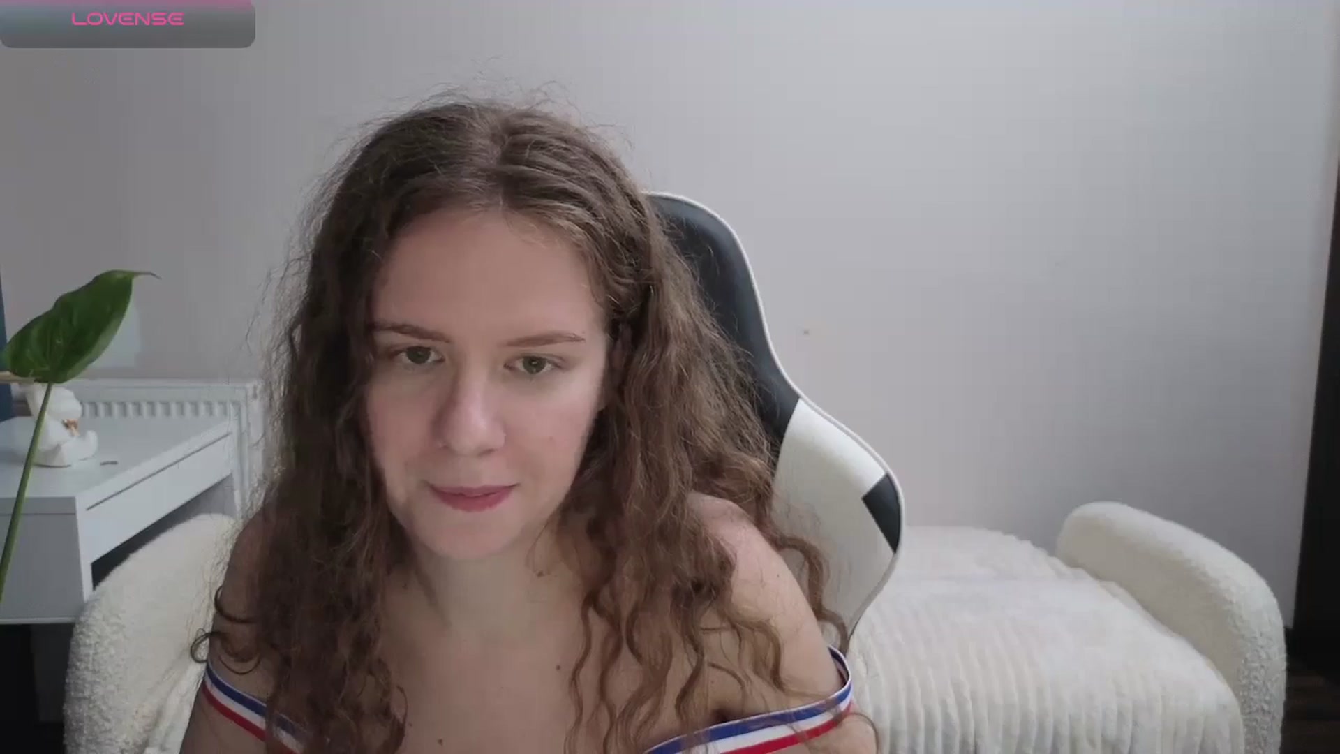 Gallery image thumbnail from BlueFlowerr's myfreecams stream on, 11/20/2025, 21:06 image 19 of 20
