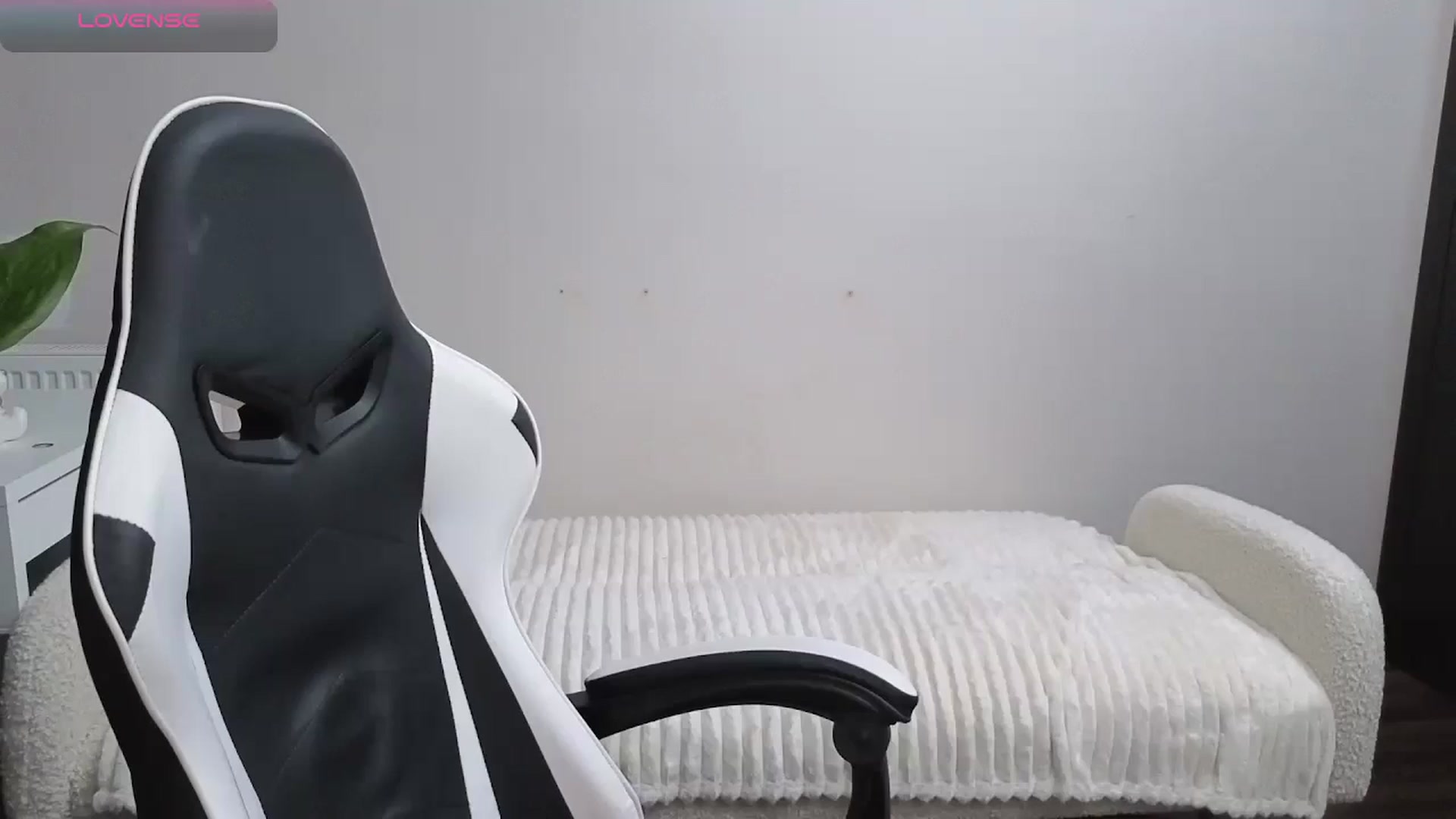 Gallery image thumbnail from BlueFlowerr's myfreecams stream on, 11/21/2025, 22:40 image 17 of 20