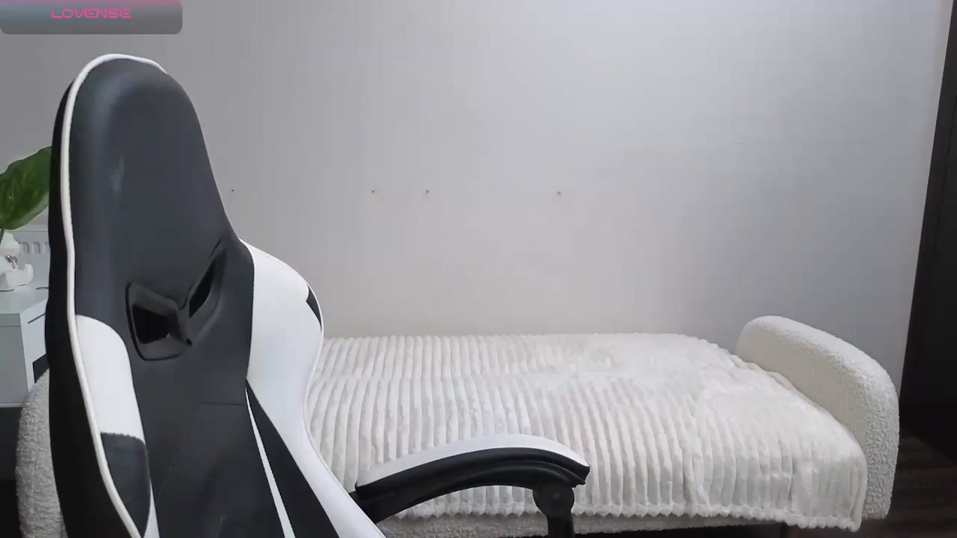 Gallery image thumbnail from BlueFlowerr's myfreecams stream on, 11/21/2025, 22:40 image 14 of 20