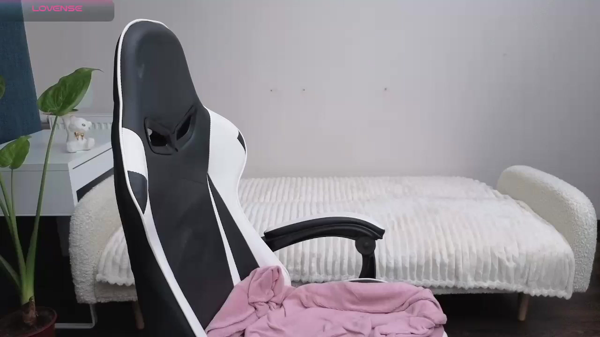 Gallery image thumbnail from BlueFlowerr's myfreecams stream on, 11/23/2025, 20:36 image 16 of 20