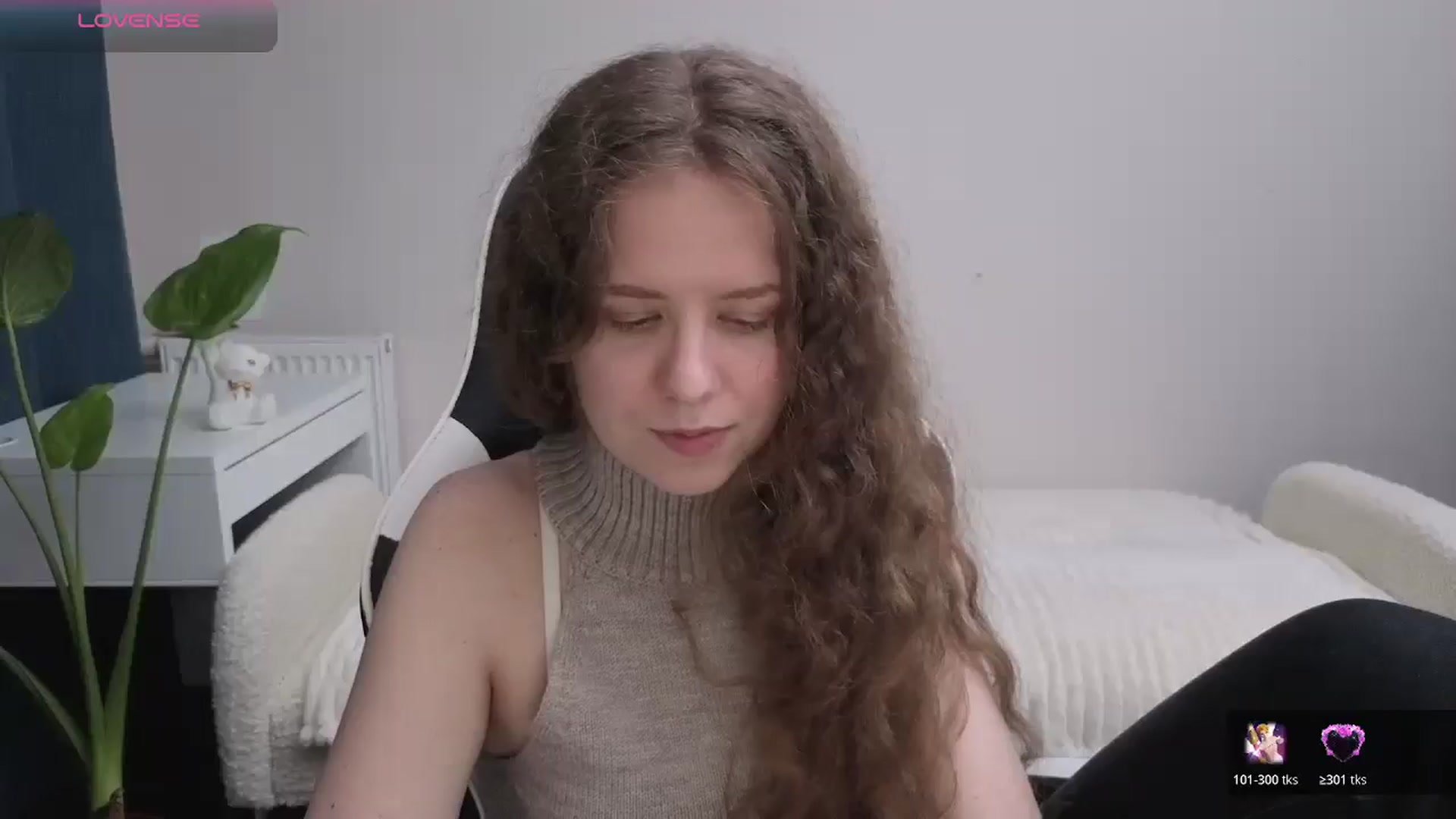 Gallery image thumbnail from BlueFlowerr's myfreecams stream on, 11/27/2025, 21:51 image 9 of 20