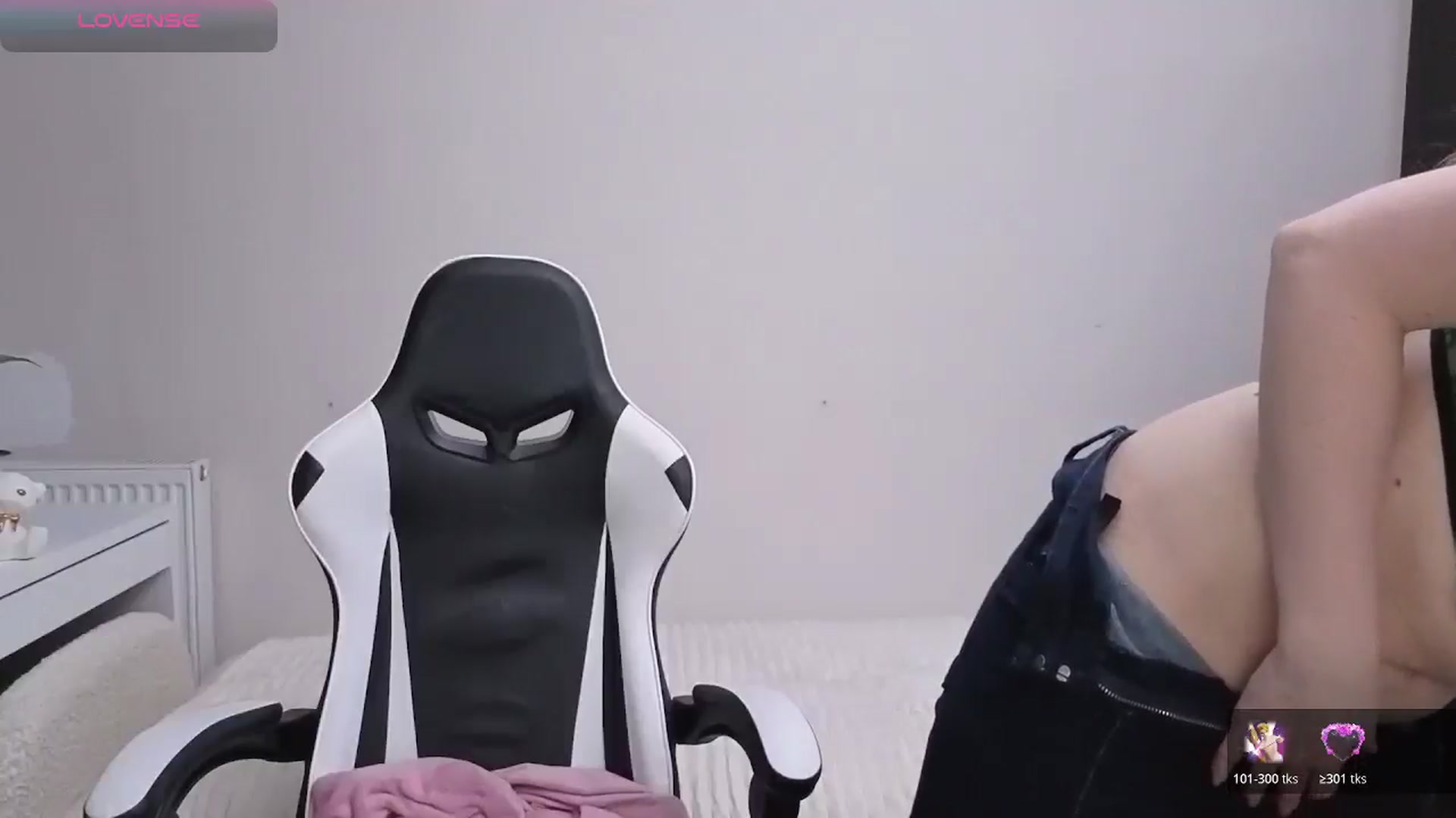 Gallery image thumbnail from BlueFlowerr's myfreecams stream on, 12/01/2025, 19:38 image 3 of 20