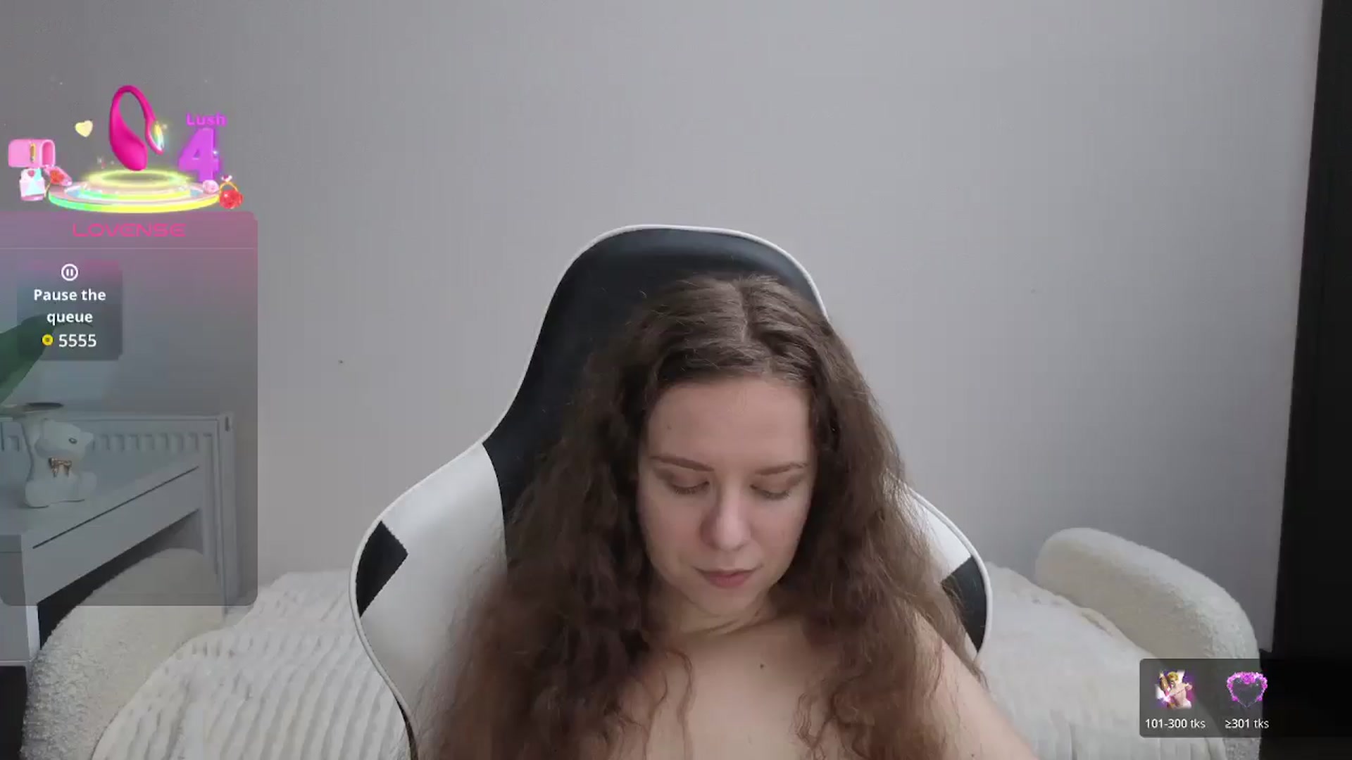 Gallery image thumbnail from BlueFlowerr's myfreecams stream on, 12/02/2025, 18:42 image 15 of 20