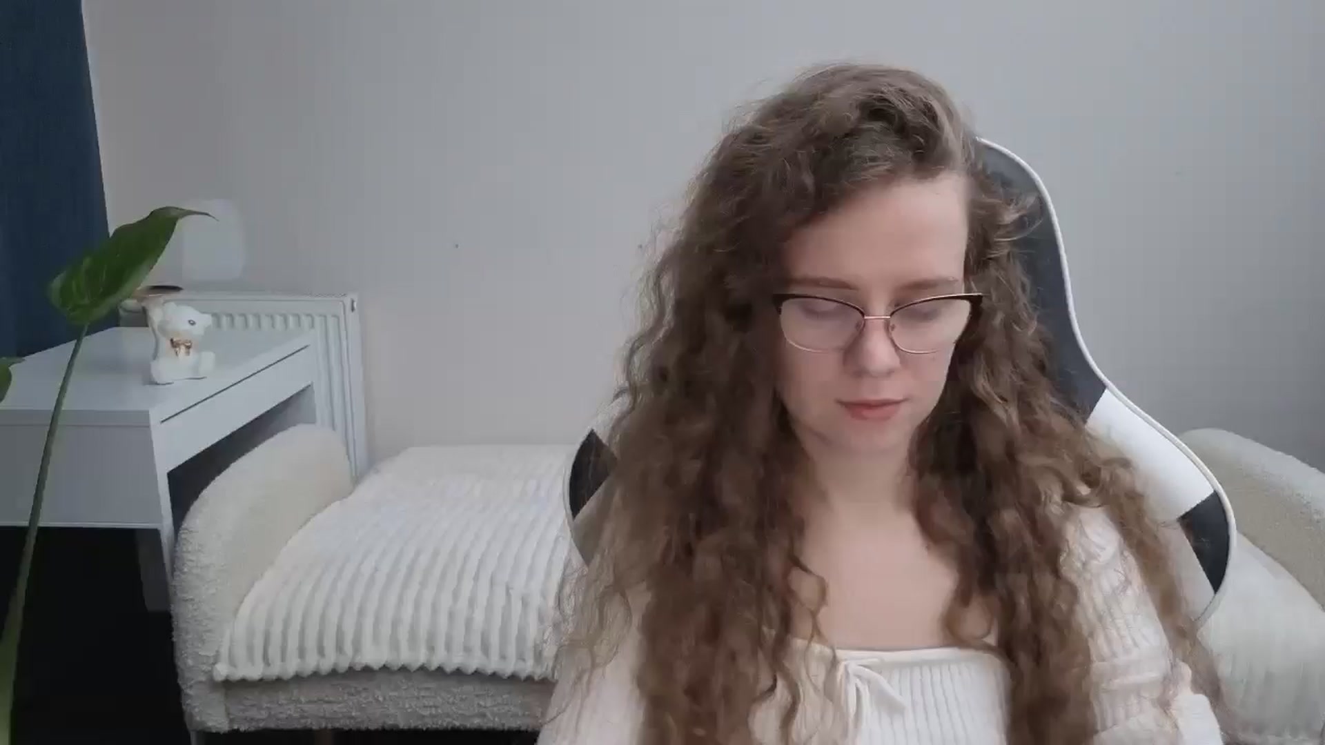 Gallery image thumbnail from BlueFlowerr's myfreecams stream on, 12/06/2025, 19:52 image 4 of 20