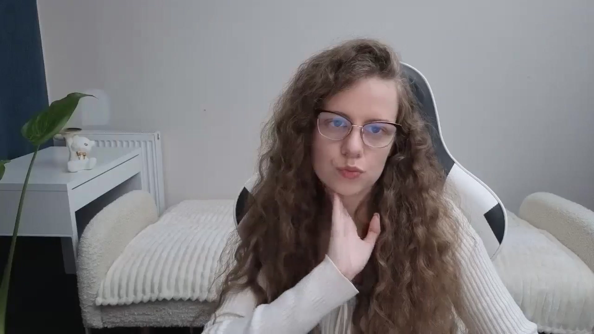 Gallery image thumbnail from BlueFlowerr's myfreecams stream on, 12/06/2025, 19:52 image 12 of 20