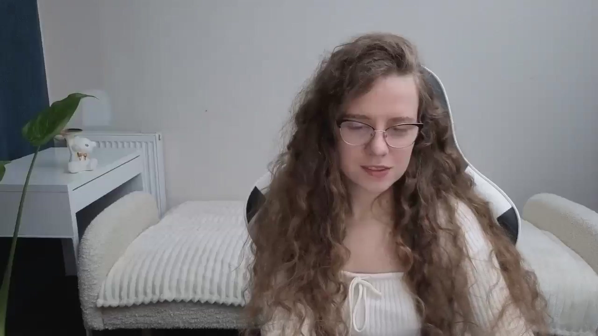Gallery image thumbnail from BlueFlowerr's myfreecams stream on, 12/06/2025, 19:52 image 15 of 20